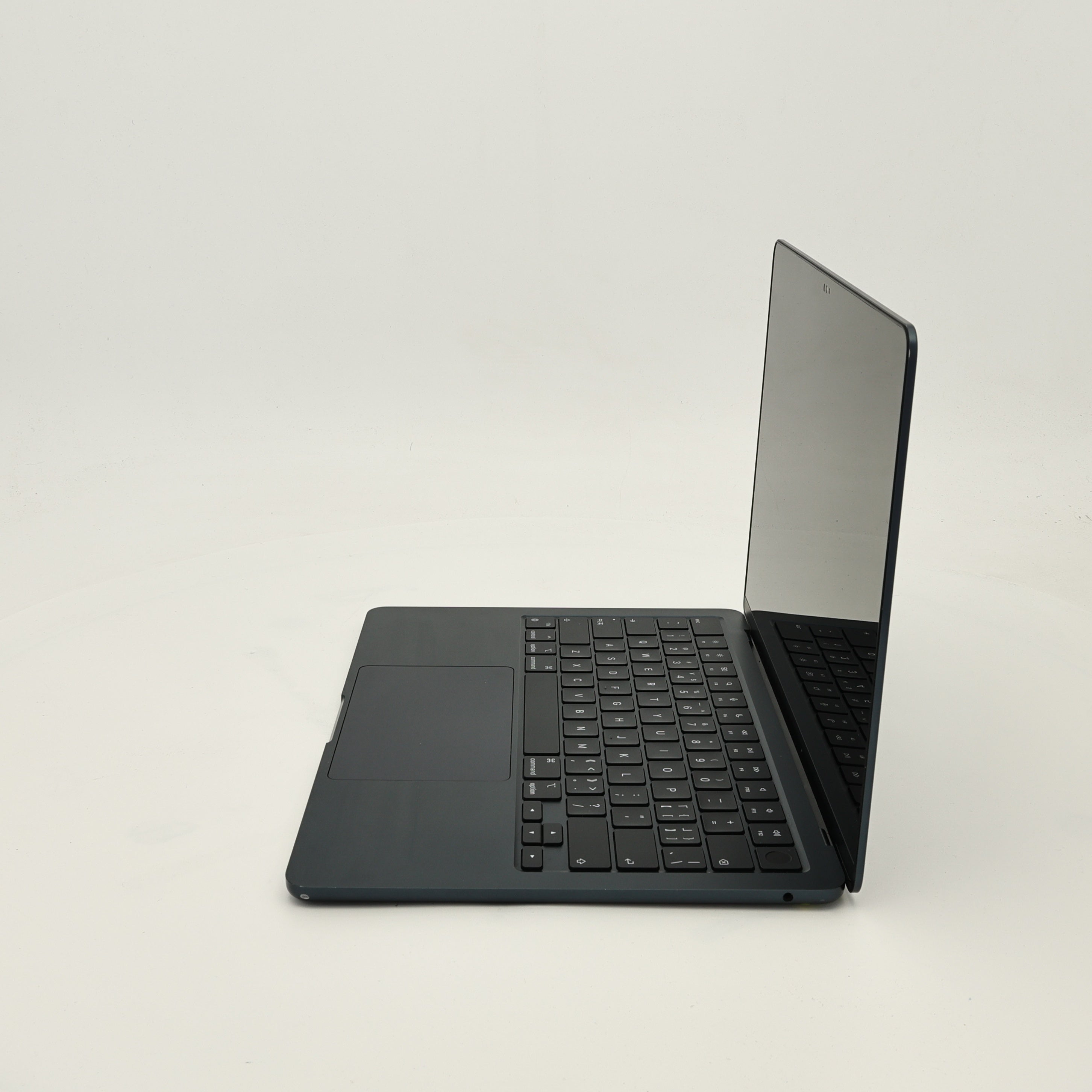 95新 Apple MacBook Air 24年 13寸 M3（8+8核） 8G RAM 256G SSD 午夜色