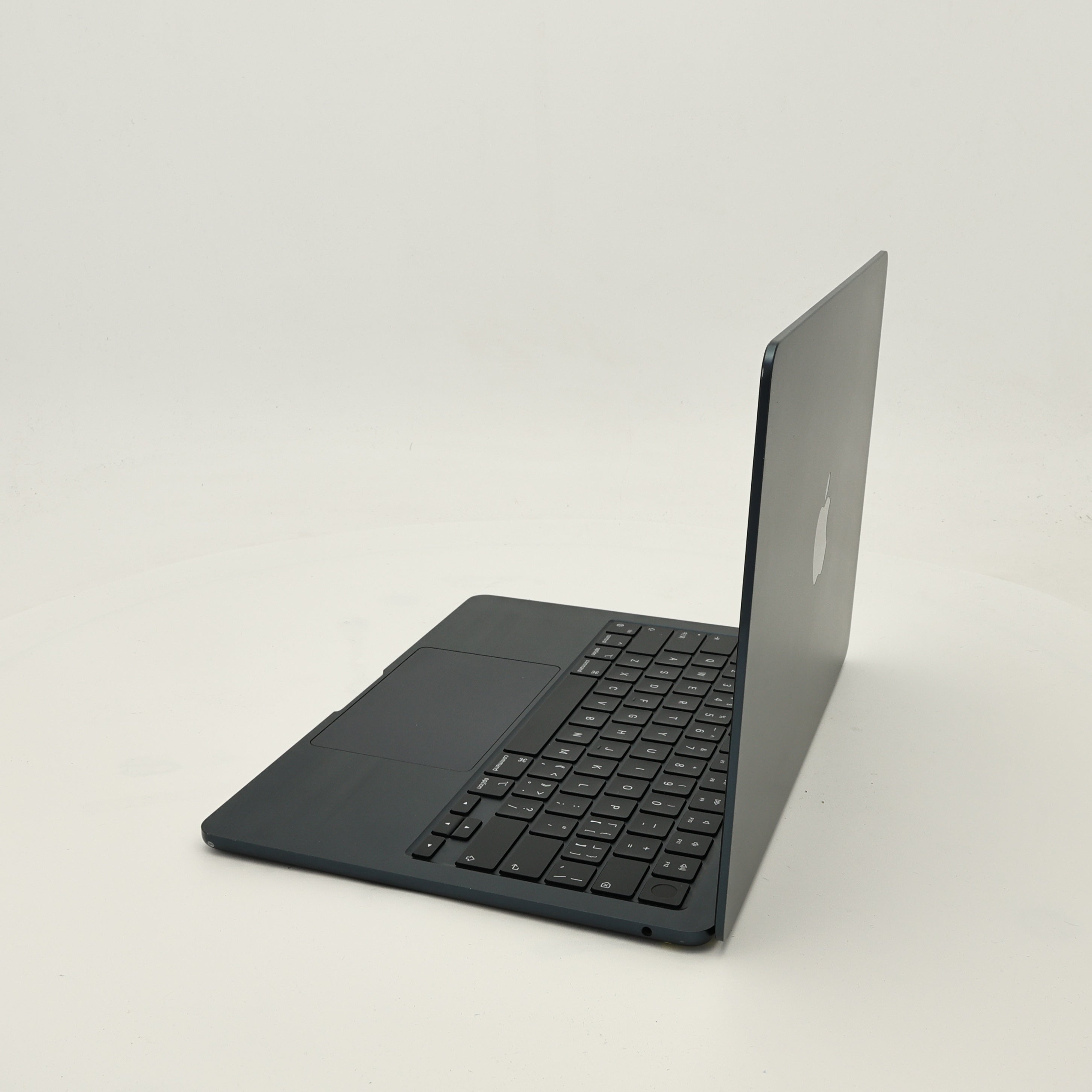 95新 Apple MacBook Air 24年 13寸 M3（8+8核） 8G RAM 256G SSD 午夜色