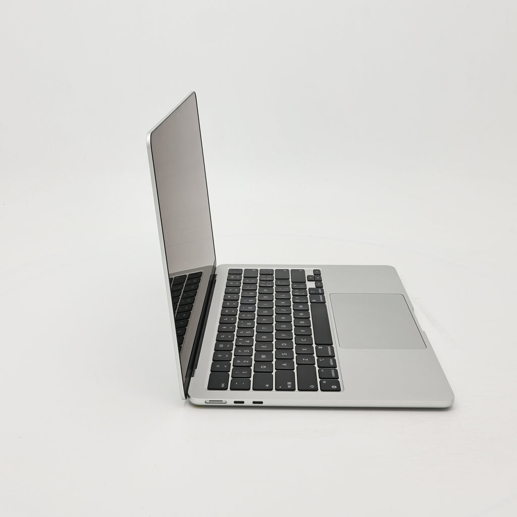 95新 Apple MacBook Air 22年 13寸 M2（8+10核） 8G RAM 512G SSD 銀色