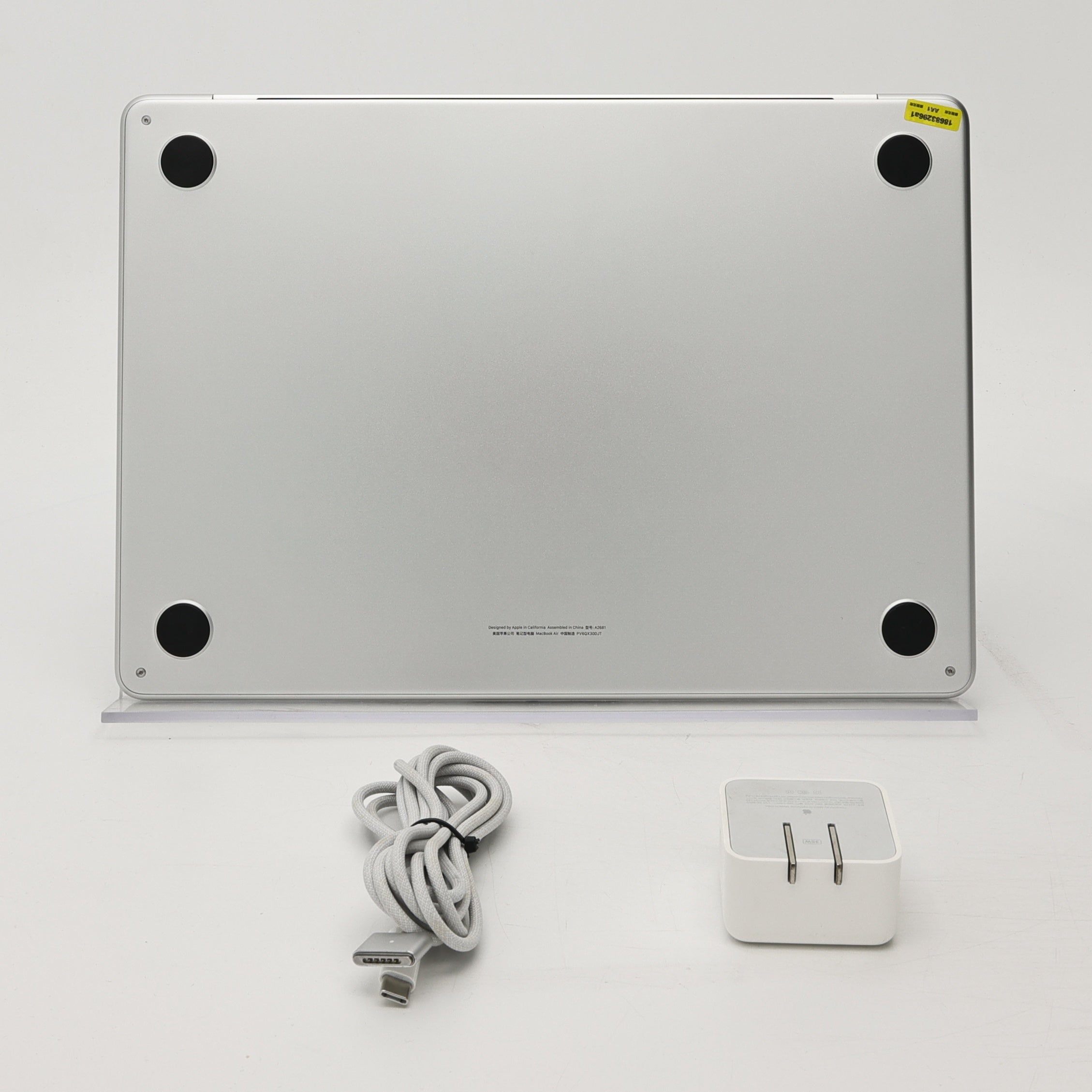 95新 Apple MacBook Air 22年 13寸 M2（8+10核） 8G RAM 512G SSD 銀色