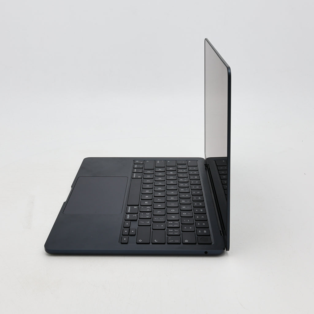 95新 Apple MacBook Air 22年 13寸 M2（8+8核） 8G RAM 256G SSD 午夜色