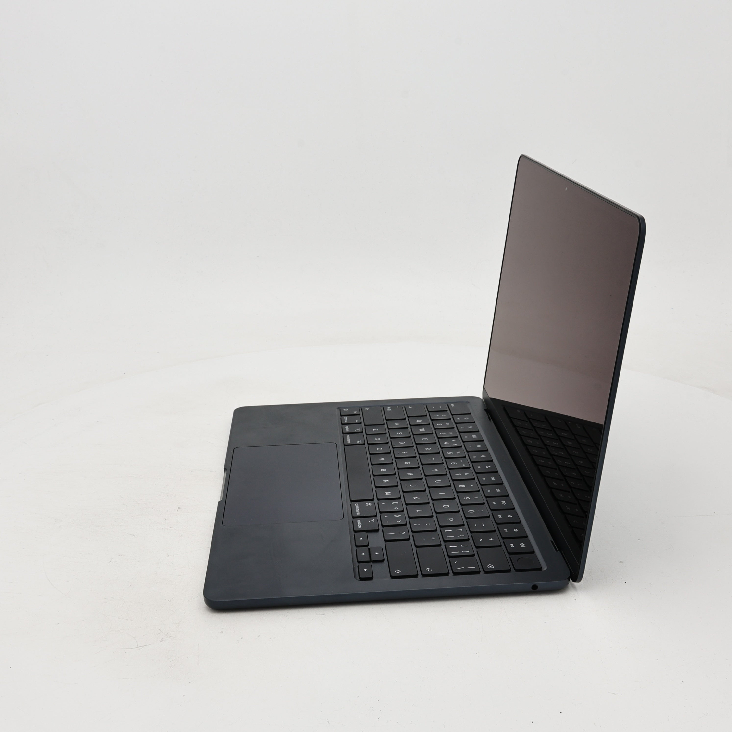 95新 Apple MacBook Air 22年 13寸 M2（8+8核） 8G RAM 256G SSD 午夜色