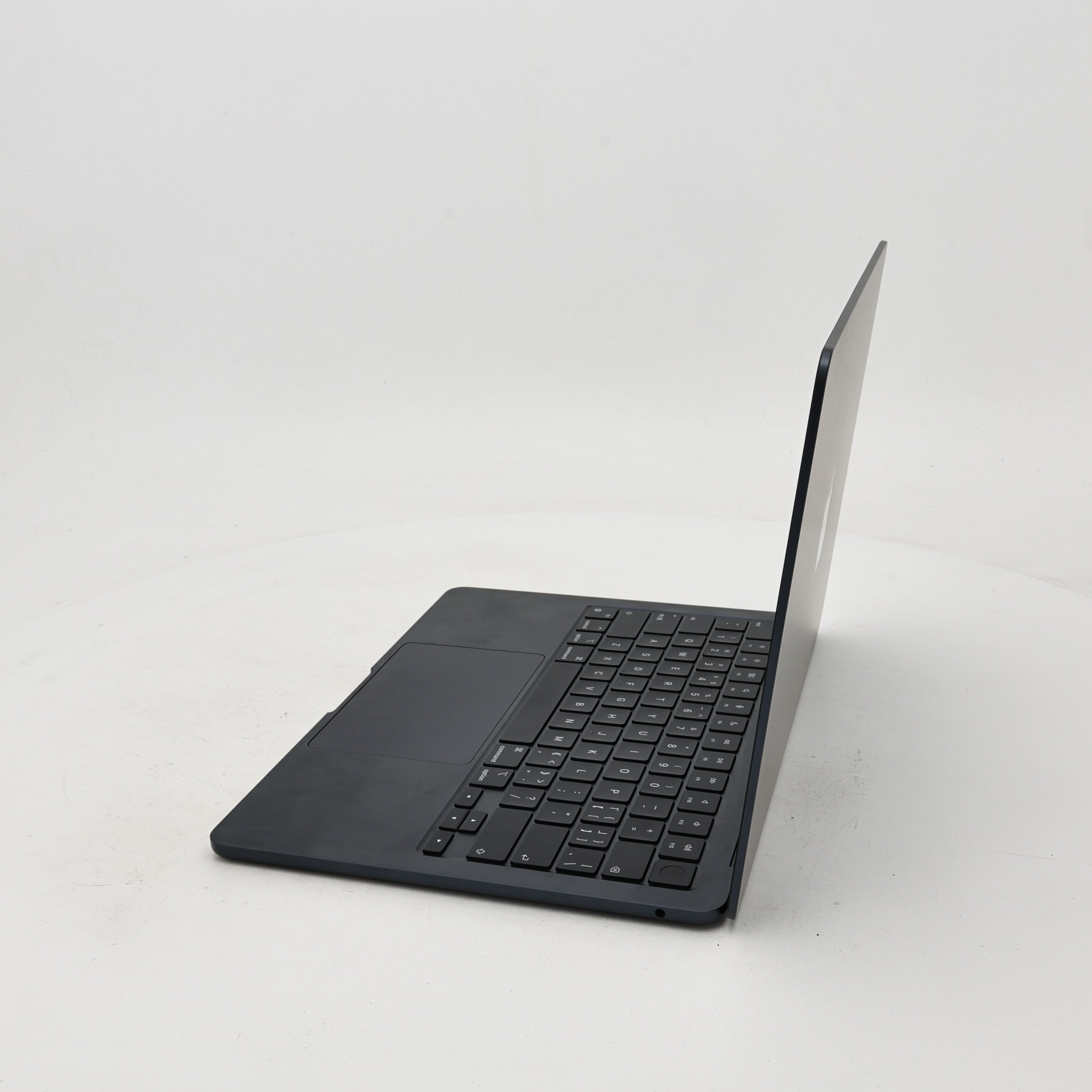95新 Apple MacBook Air 22年 13寸 M2（8+8核） 8G RAM 256G SSD 午夜色