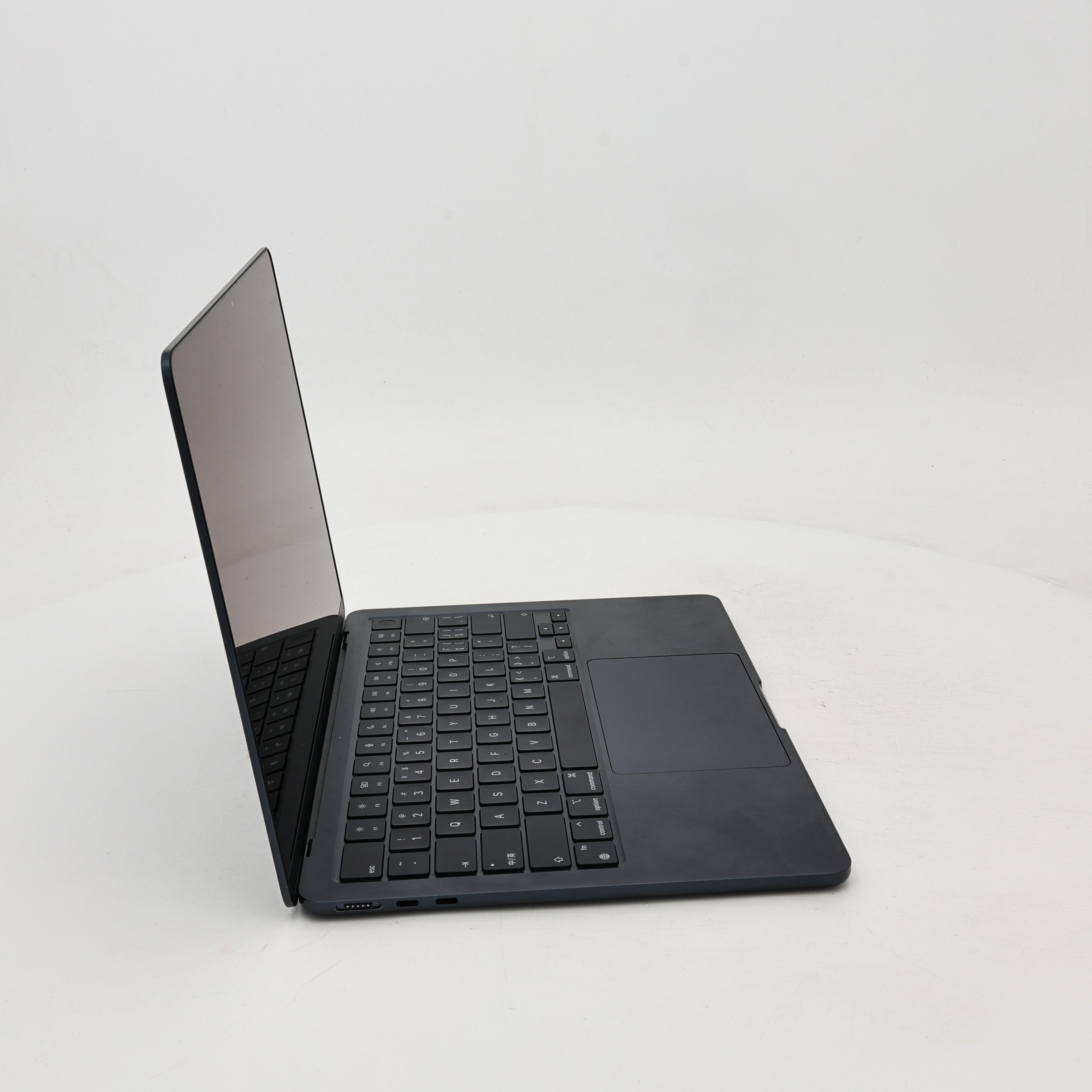 95新 Apple MacBook Air 22年 13寸 M2（8+8核） 8G RAM 256G SSD 午夜色