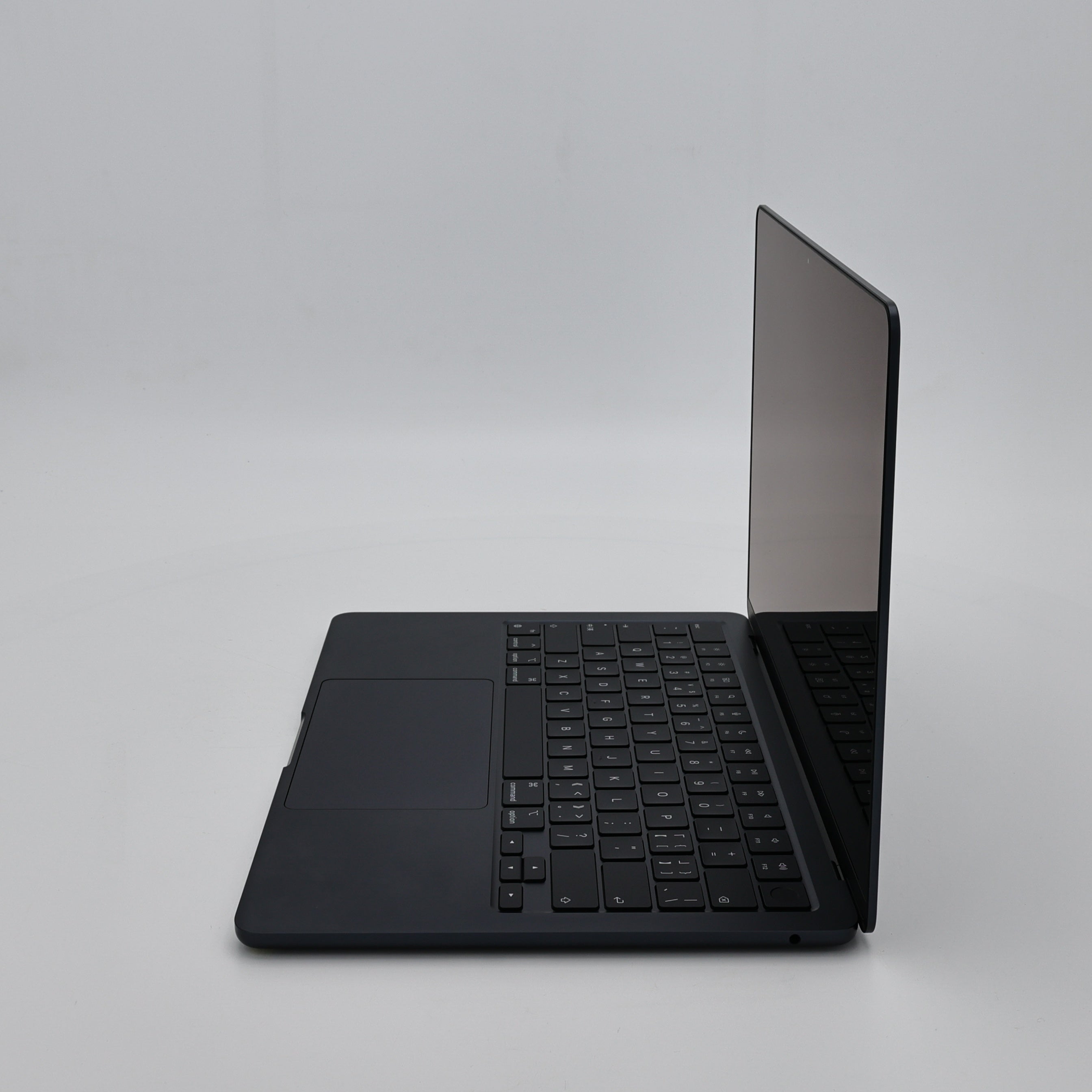 95新 Apple MacBook Air 24年 13寸 M3（8+8核） 8G RAM 256G SSD 午夜色