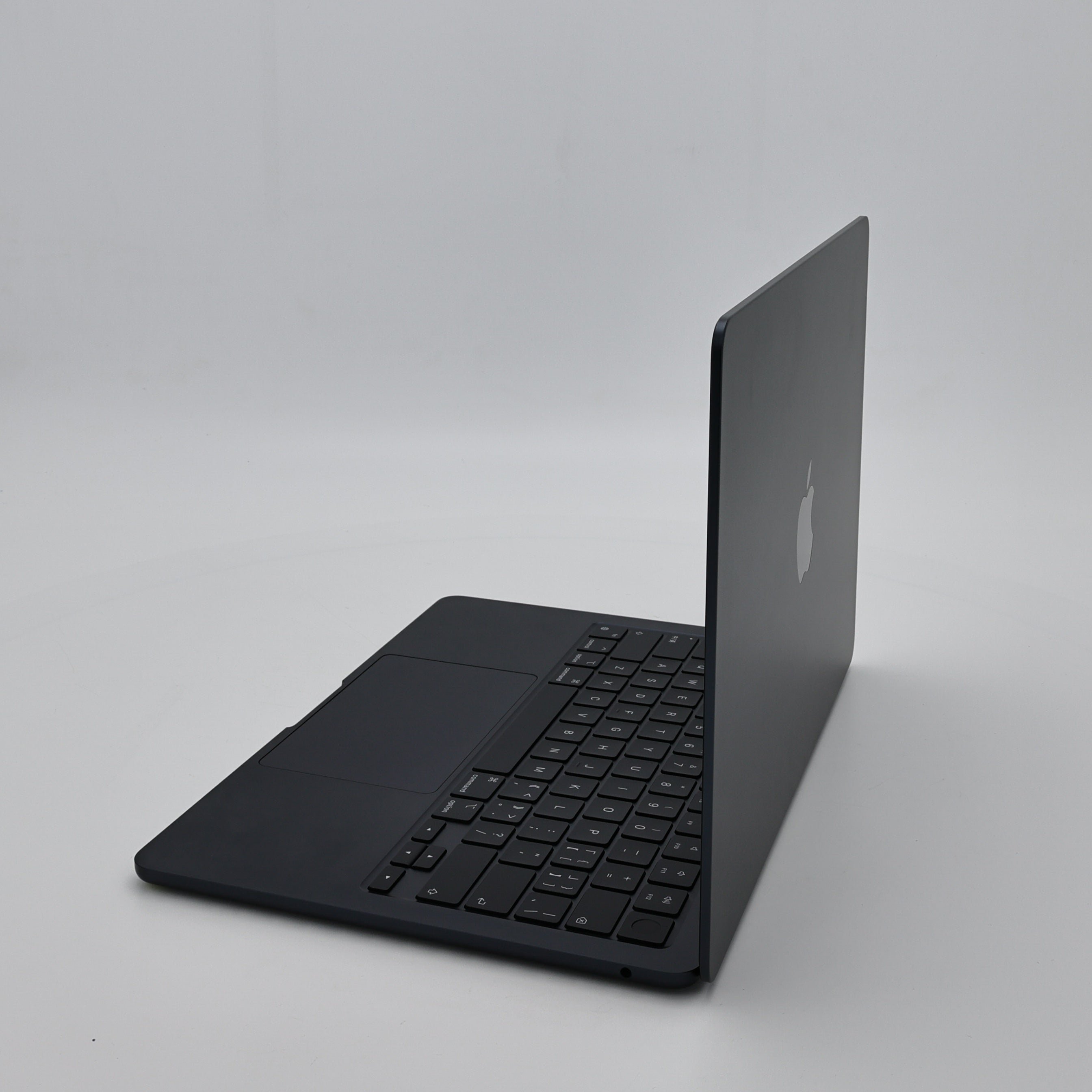 95新 Apple MacBook Air 24年 13寸 M3（8+8核） 8G RAM 256G SSD 午夜色
