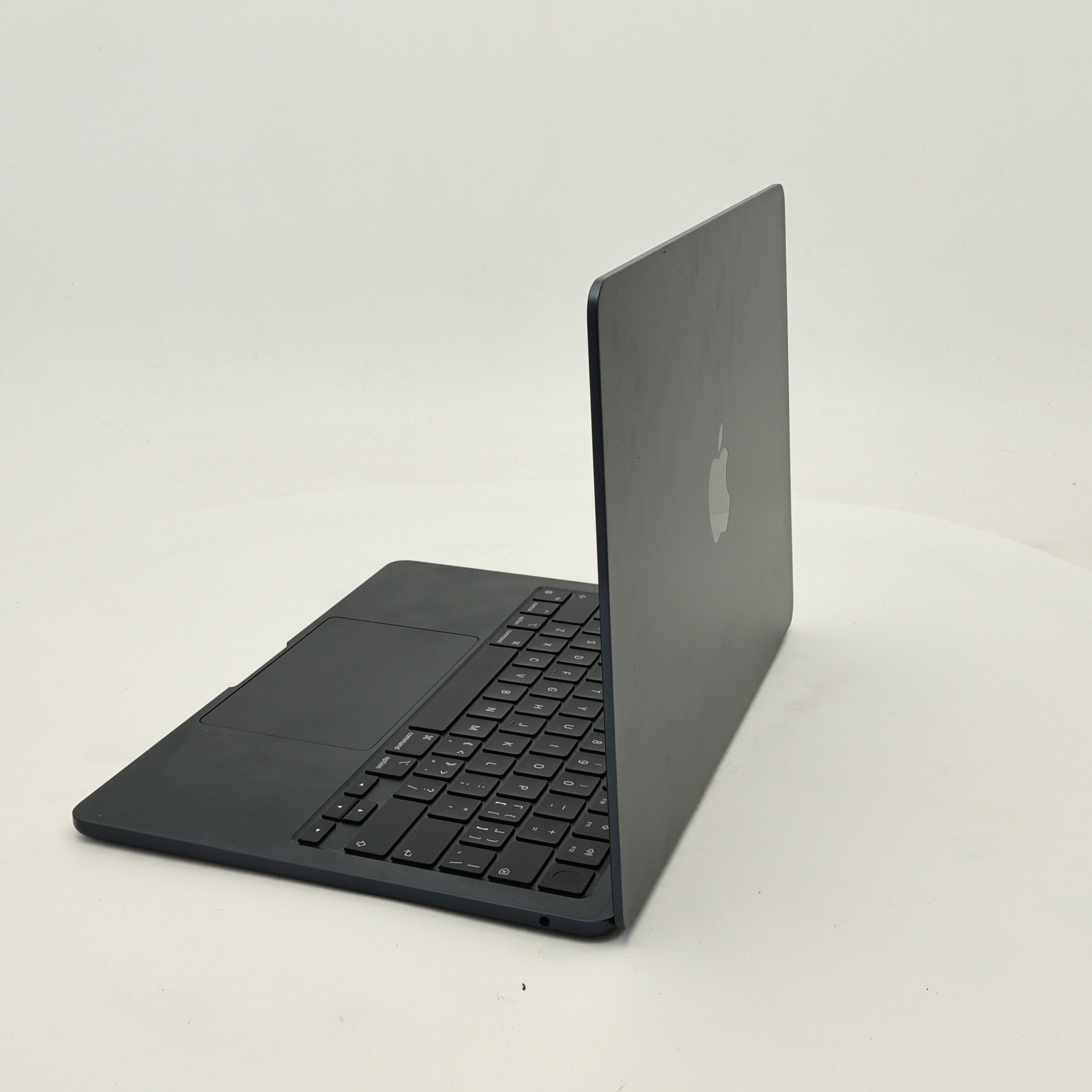 95新 Apple MacBook Air 22年 13寸 M2（8+8核） 8G RAM 256G SSD 午夜色