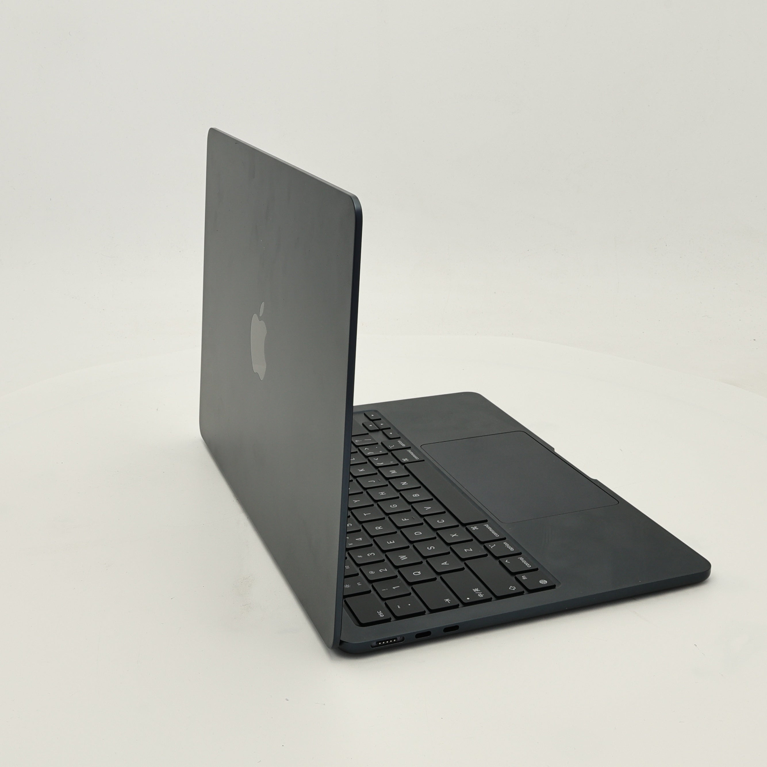 95新 Apple MacBook Air 22年 13寸 M2（8+8核） 8G RAM 256G SSD 午夜色