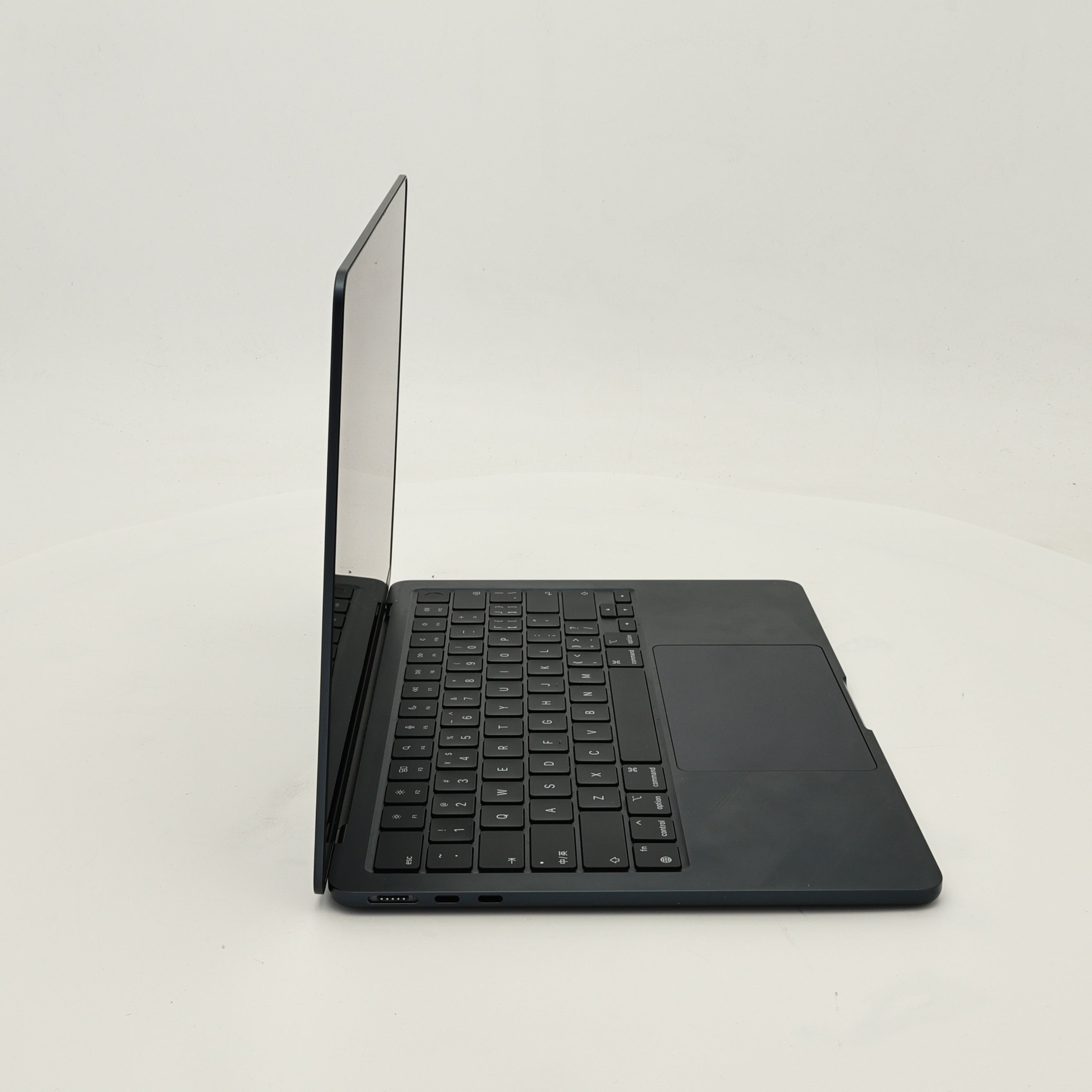 95新 Apple MacBook Air 22年 13寸 M2（8+8核） 8G RAM 256G SSD 午夜色