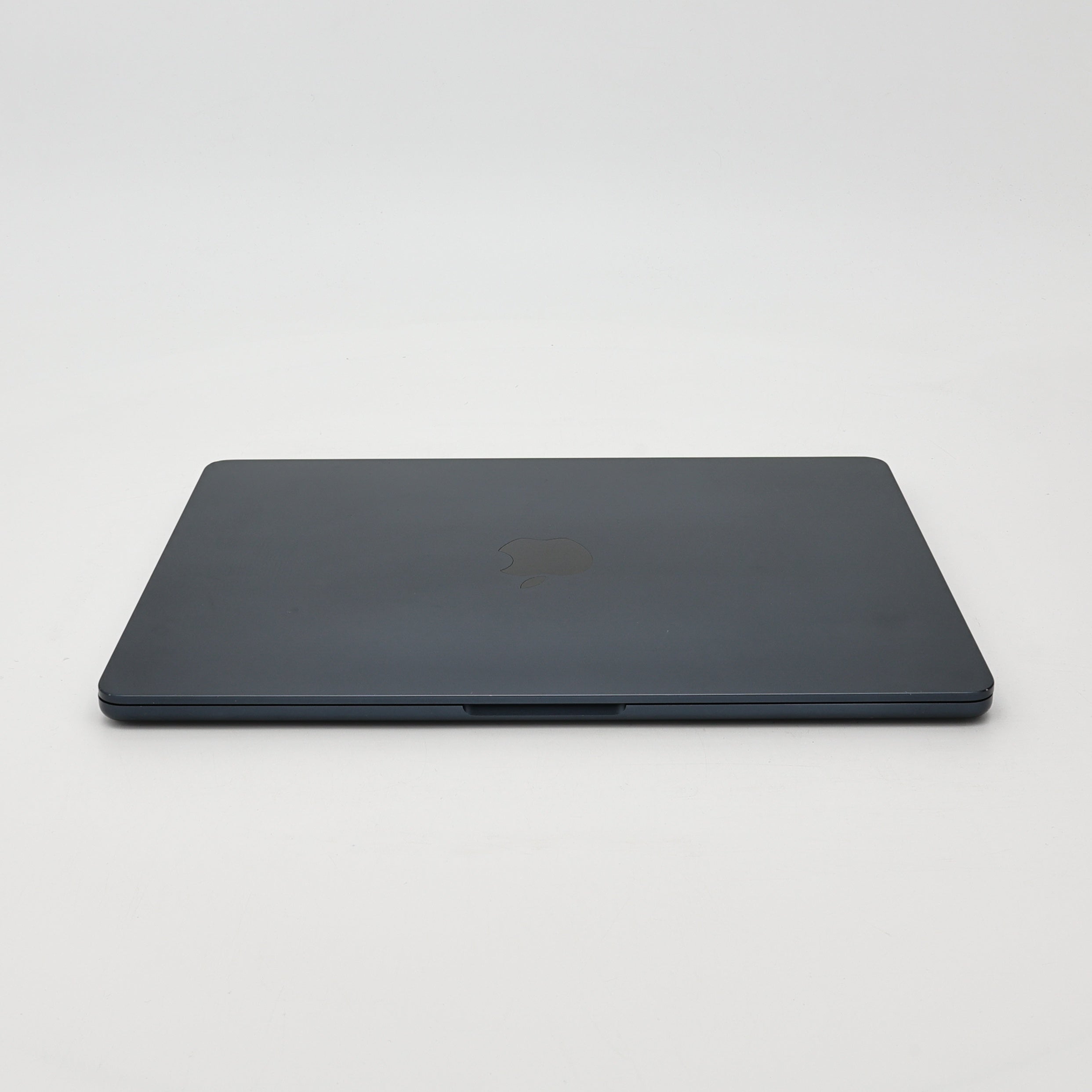 99新 Apple MacBook Air 22年 13寸 M2（8+8核） 8G RAM 256G SSD 午夜色