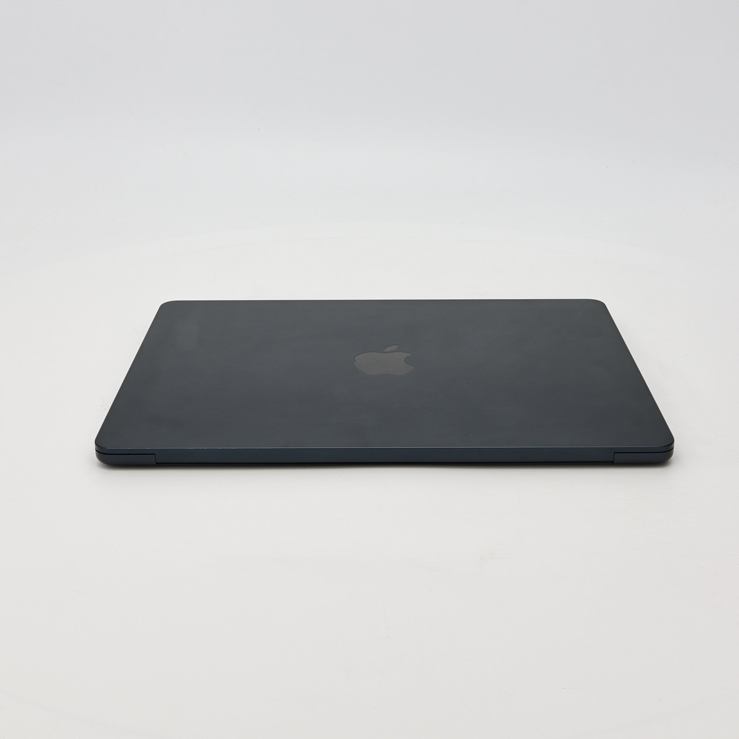 95新 Apple MacBook Air 22年 13寸 M2（8+8核） 8G RAM 256G SSD 午夜色