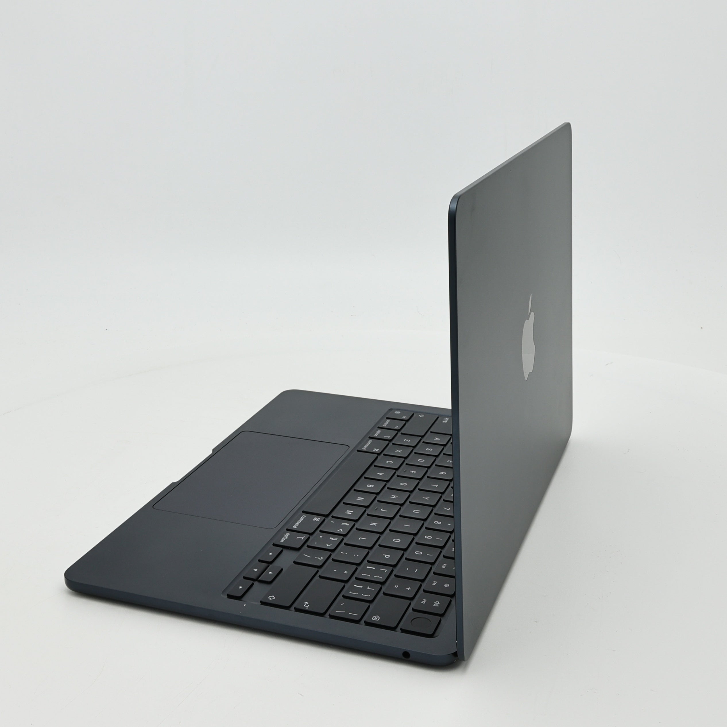 95新 Apple MacBook Air 22年 13寸 M2（8+8核） 16G RAM 256G SSD 午夜色