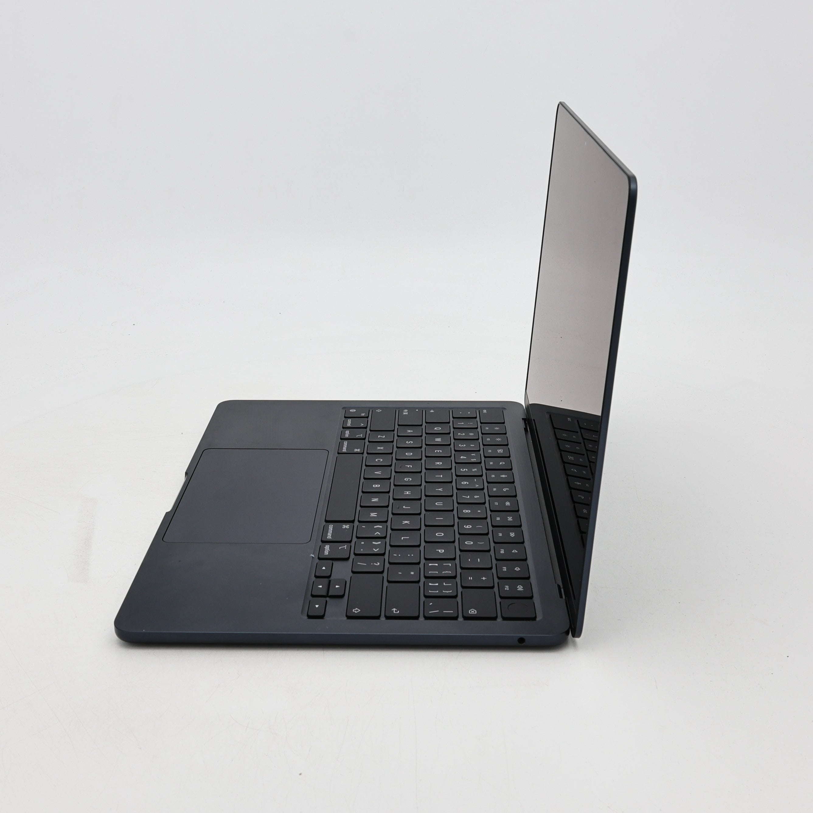 95新 Apple MacBook Air 24年 13寸 M3（8+8核） 8G RAM 256G SSD 午夜色