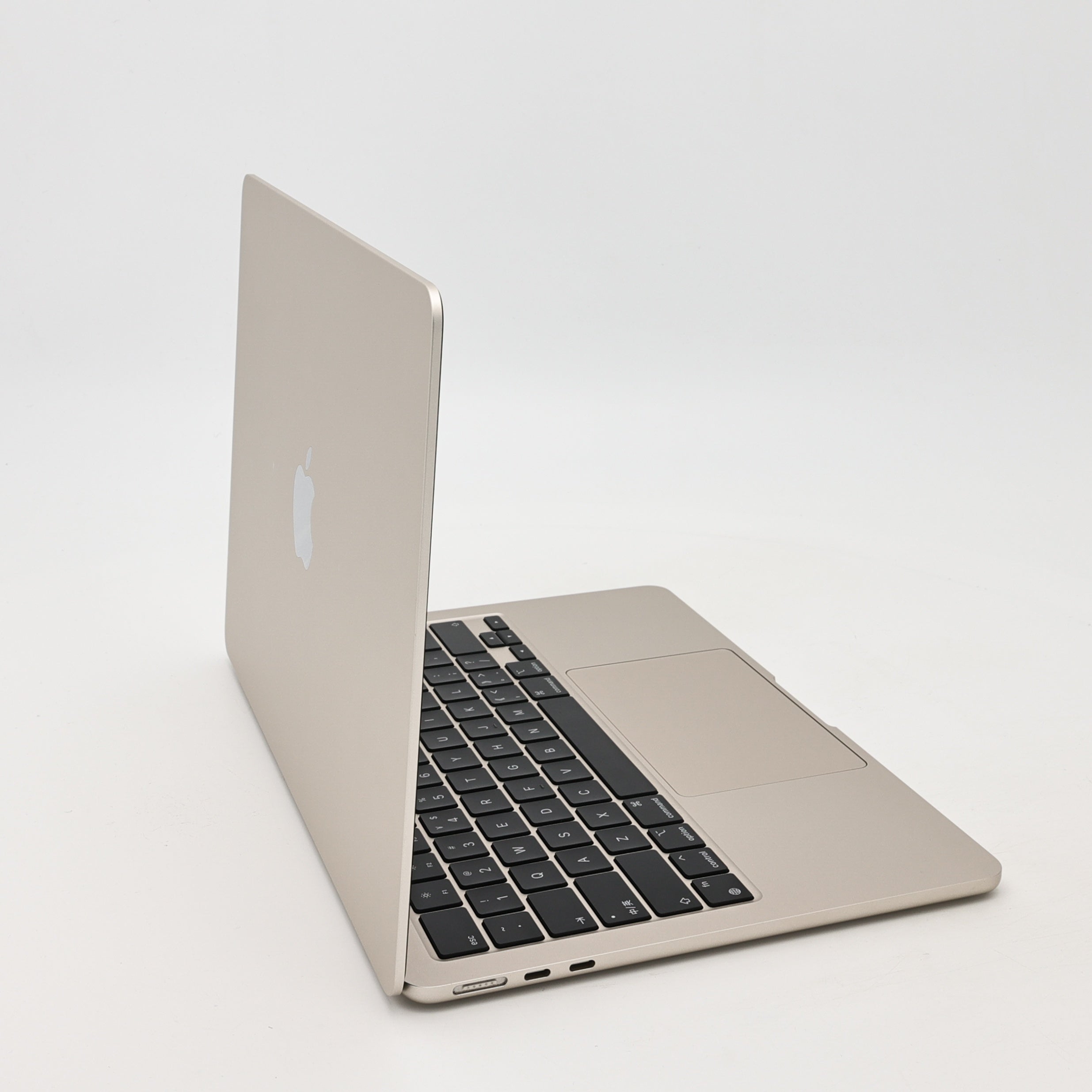 95新 Apple MacBook Air 22年 13寸 M2（8+8核） 16G RAM 256G SSD 星光色