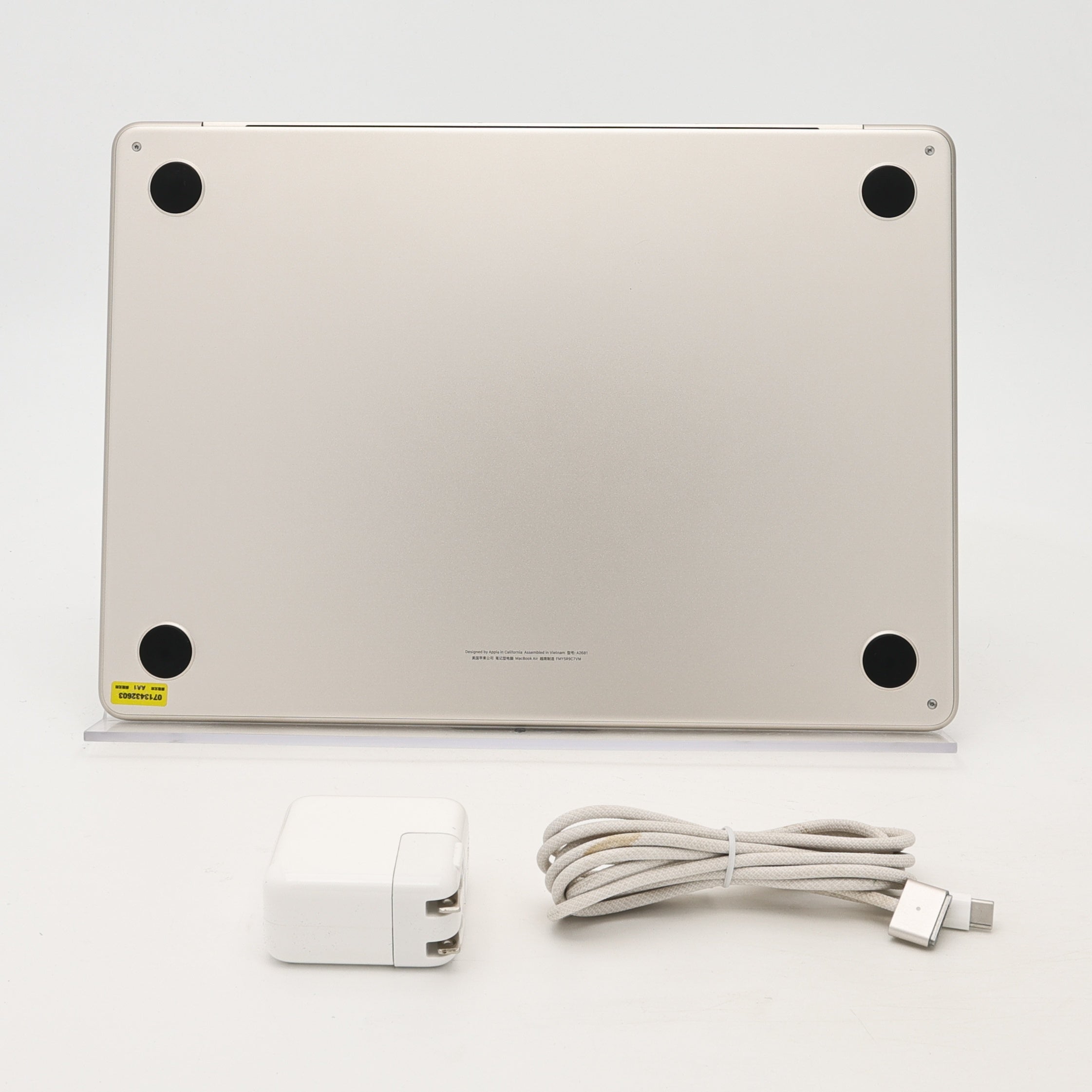 95新 Apple MacBook Air 22年 13寸 M2（8+8核） 16G RAM 256G SSD 星光色