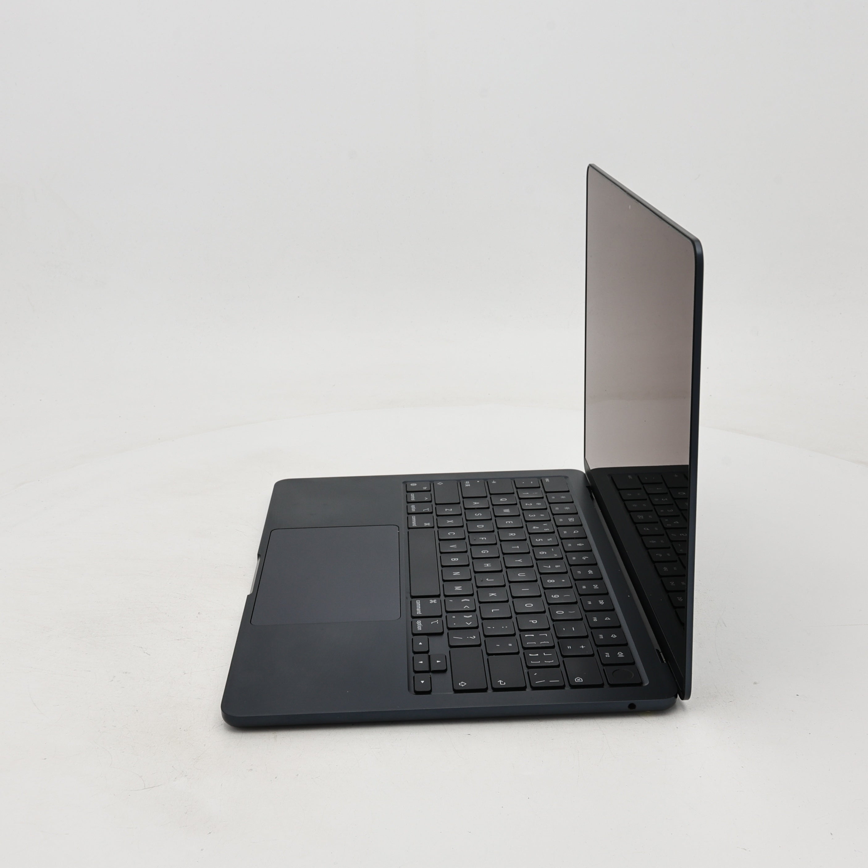95新 Apple MacBook Air 22年 13寸 M2（8+8核） 8G RAM 256G SSD 午夜色