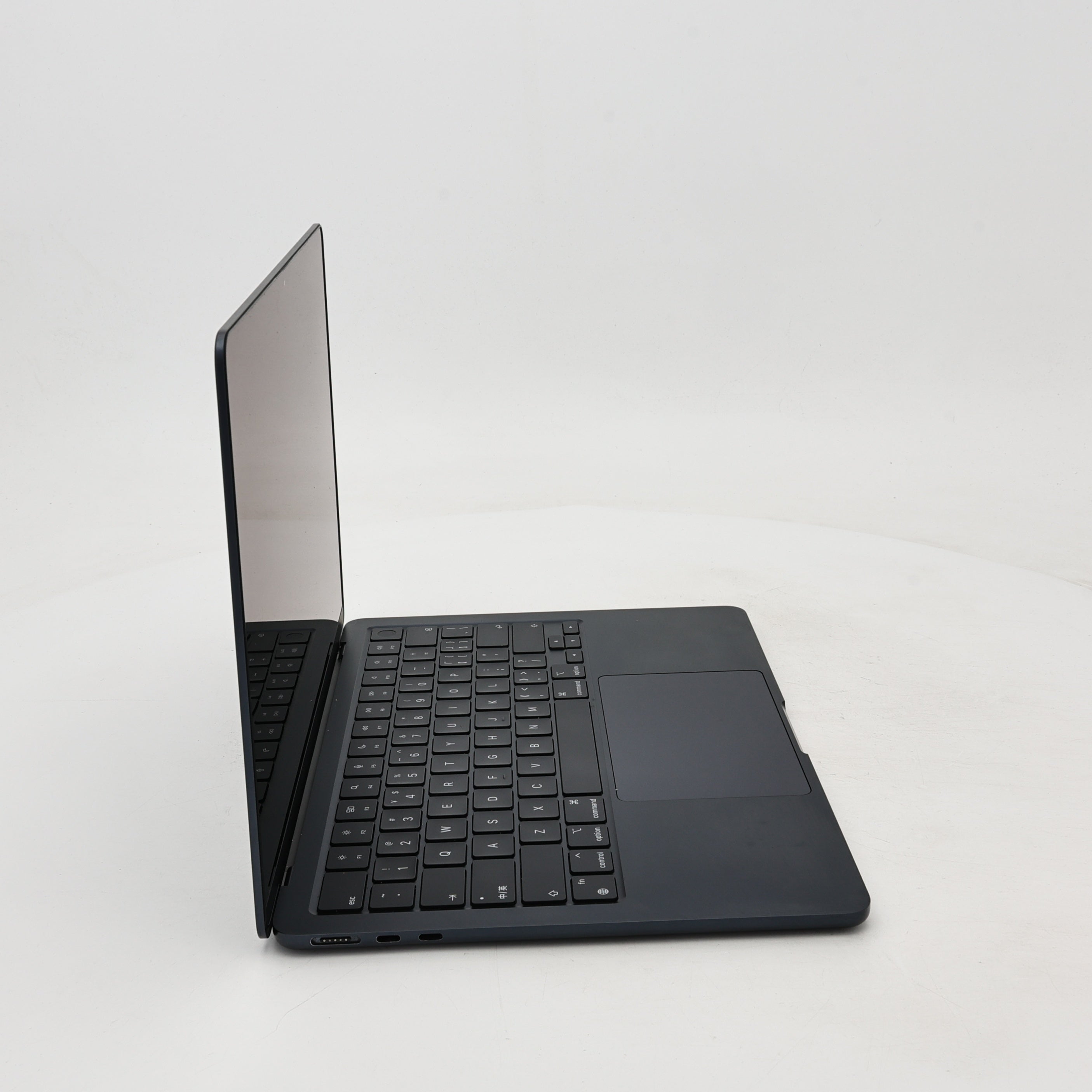 95新 Apple MacBook Air 22年 13寸 M2（8+8核） 8G RAM 256G SSD 午夜色