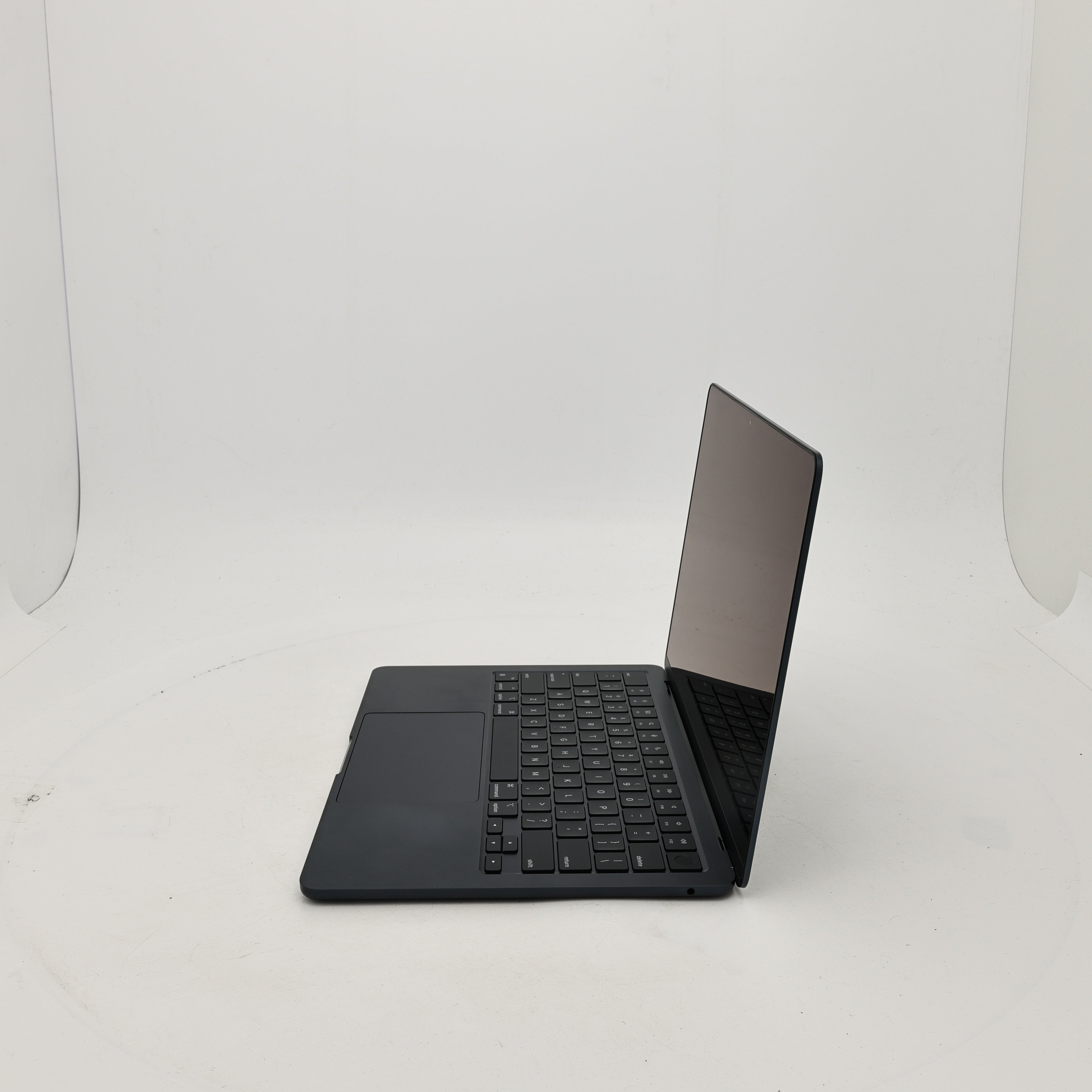 95新 Apple MacBook Air 22年 13寸 M2（8+8核） 8G RAM 256G SSD 午夜色