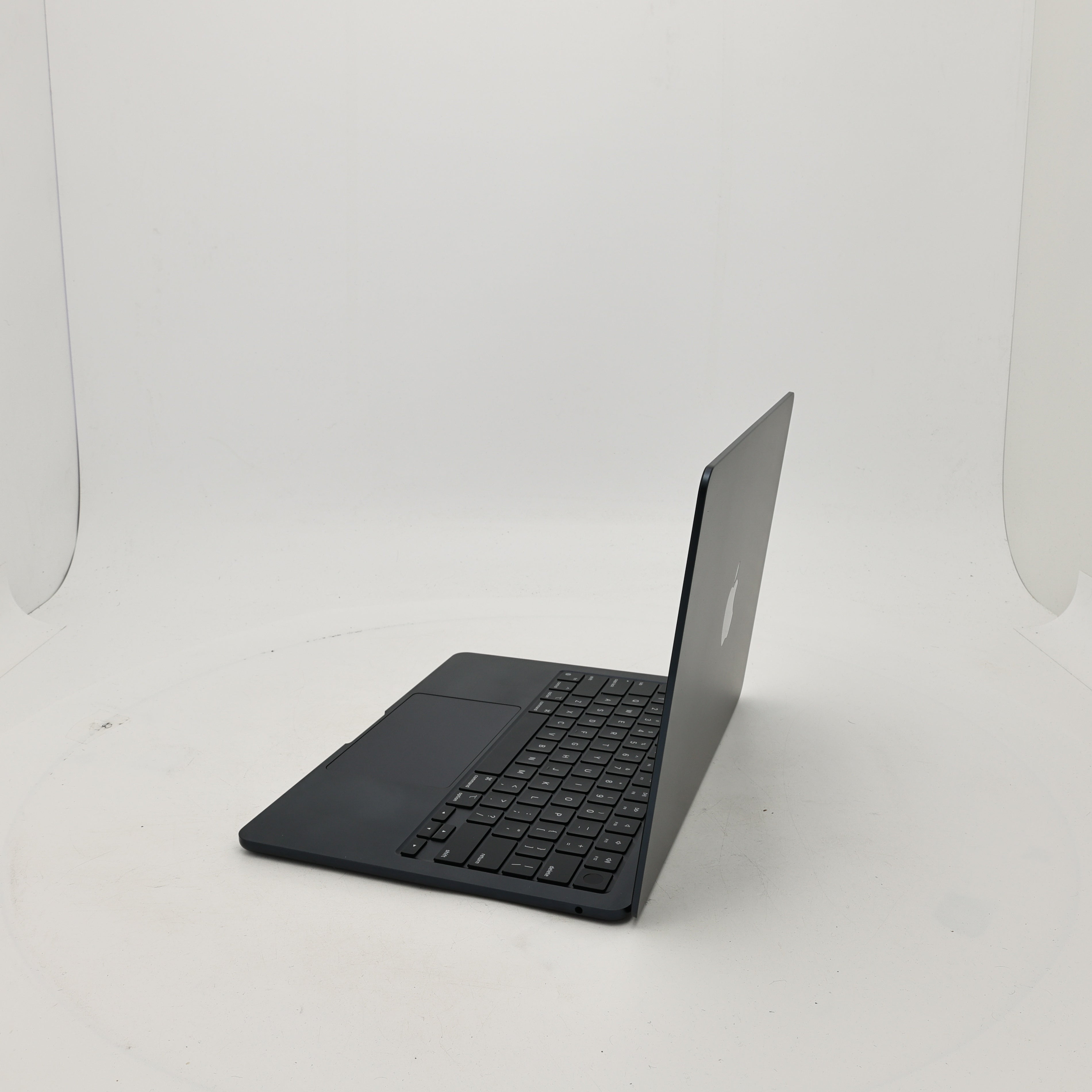 95新 Apple MacBook Air 22年 13寸 M2（8+8核） 8G RAM 256G SSD 午夜色