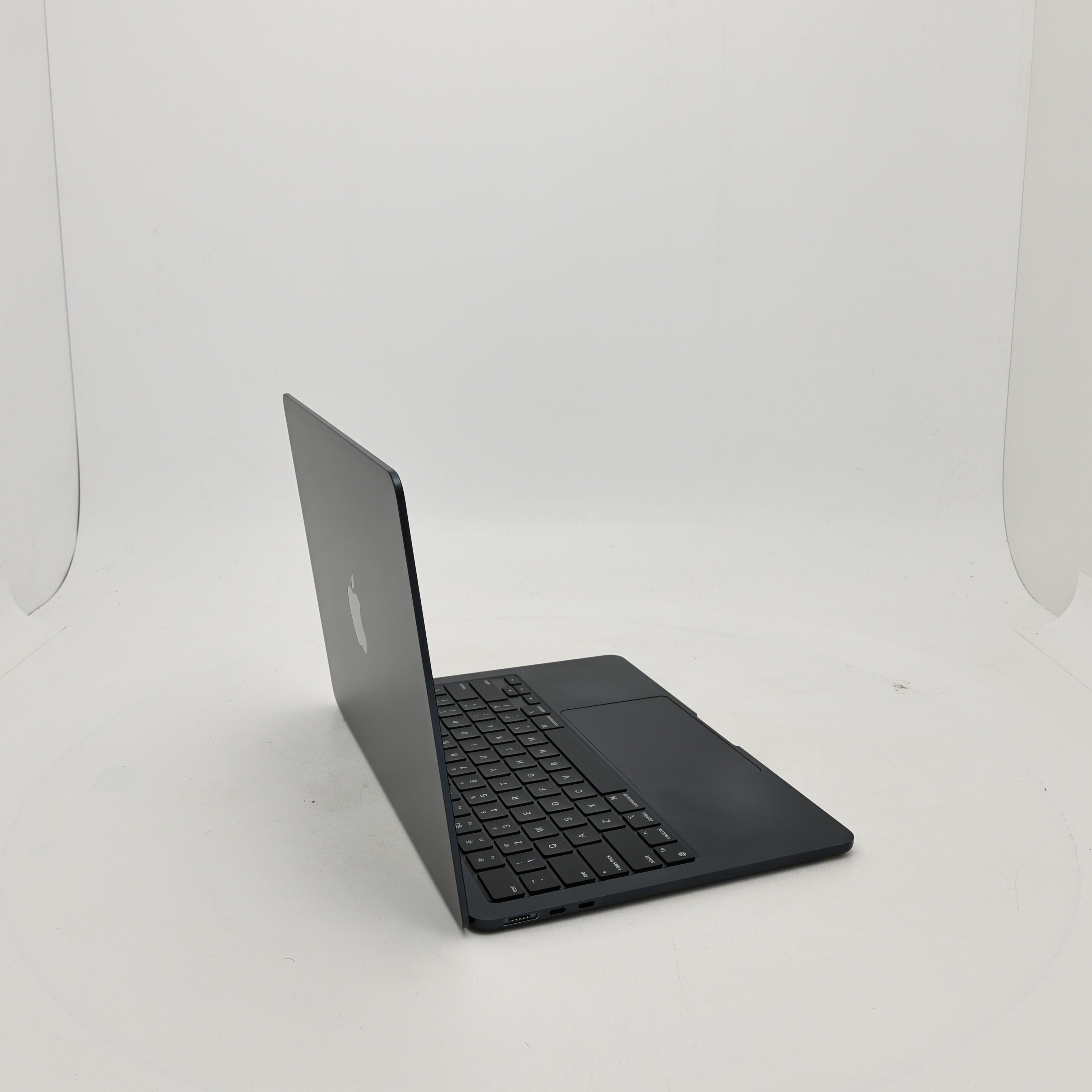 95新 Apple MacBook Air 22年 13寸 M2（8+8核） 8G RAM 256G SSD 午夜色