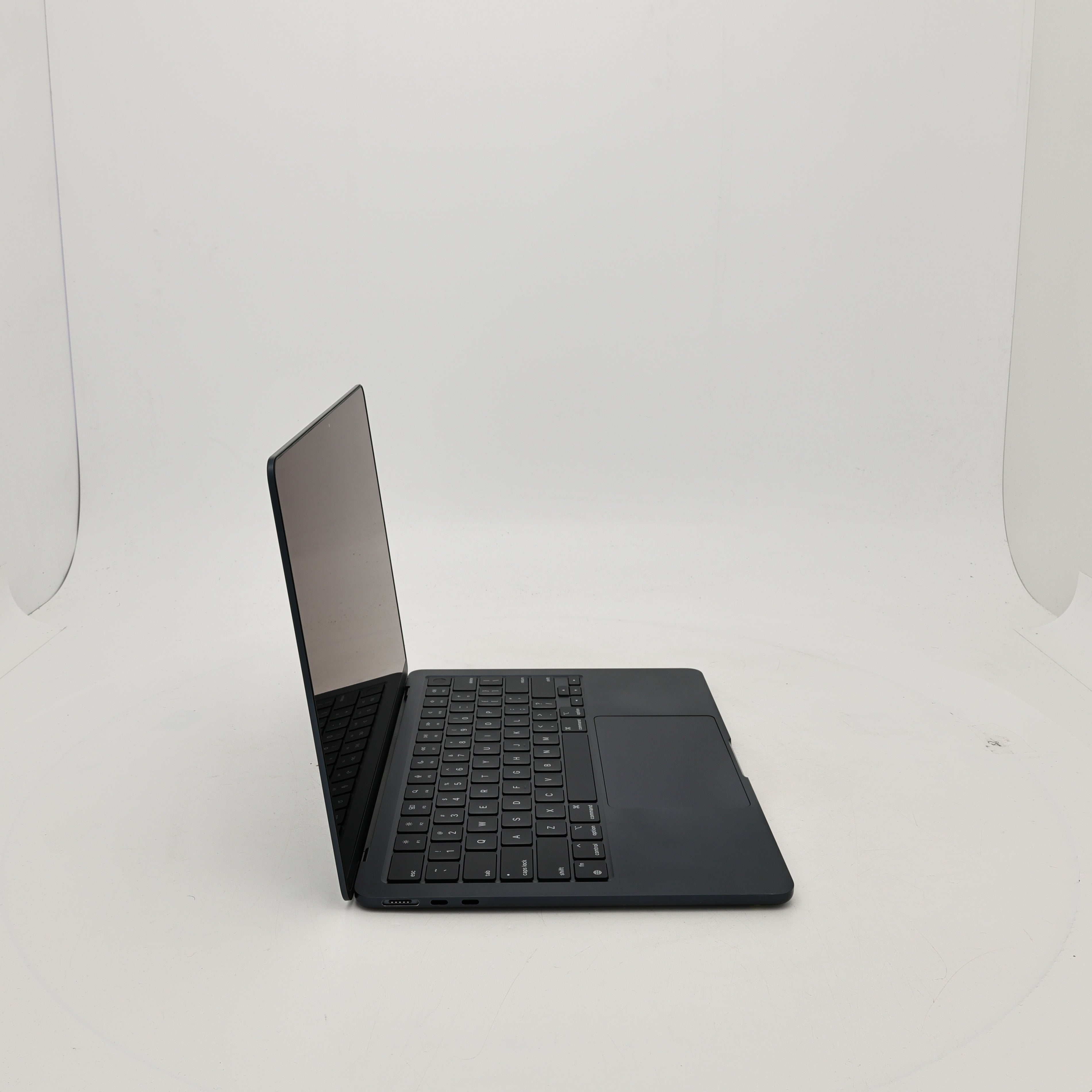 95新 Apple MacBook Air 22年 13寸 M2（8+8核） 8G RAM 256G SSD 午夜色