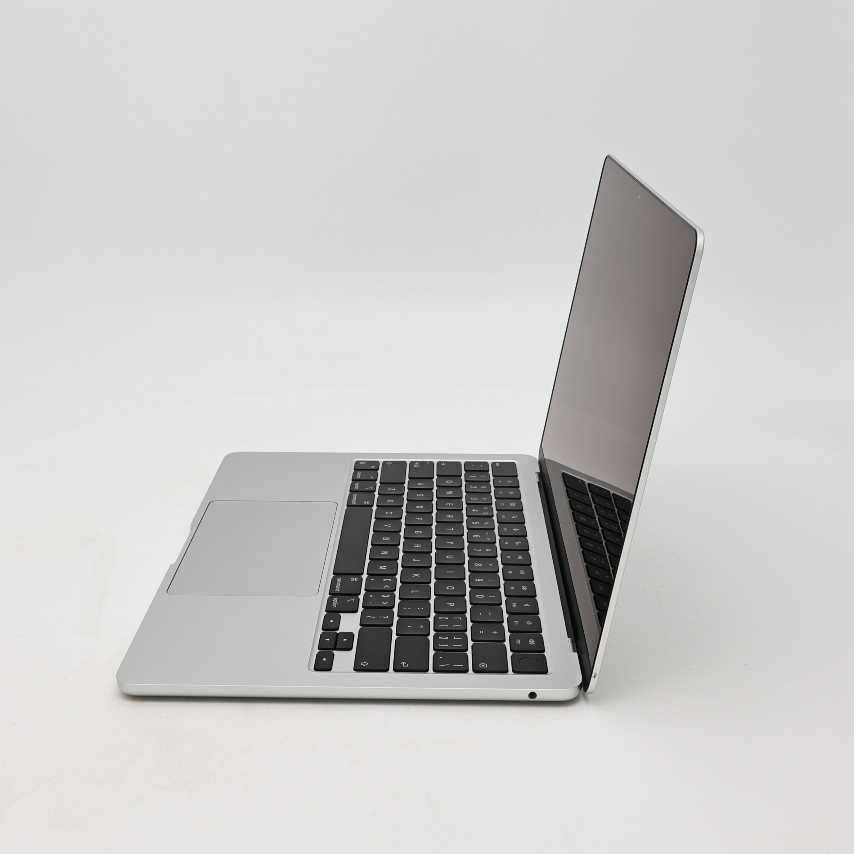 95新 Apple MacBook Air 22年 13寸 M2（8+10核） 8G RAM 512G SSD 銀色
