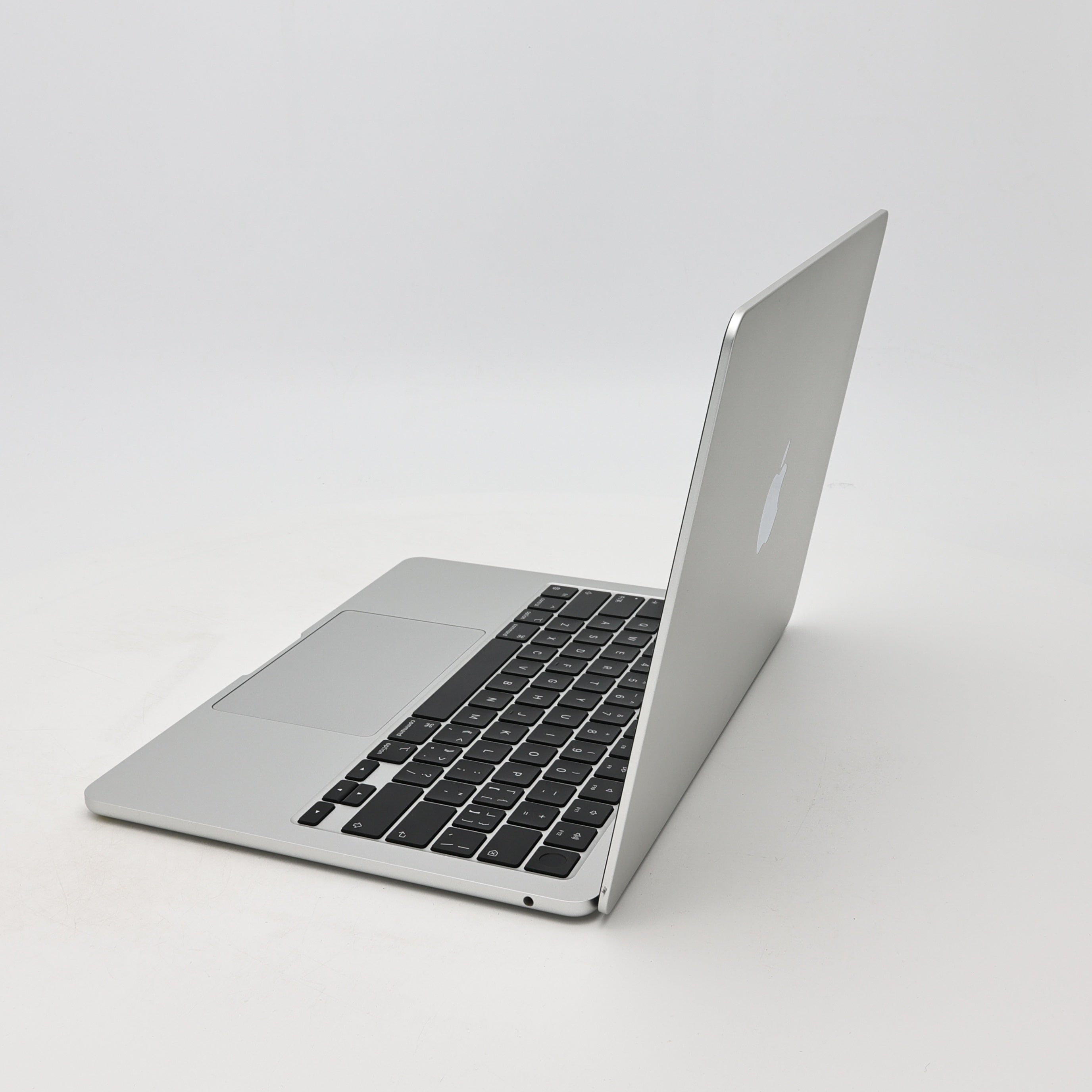 95新 Apple MacBook Air 22年 13寸 M2（8+10核） 8G RAM 512G SSD 銀色