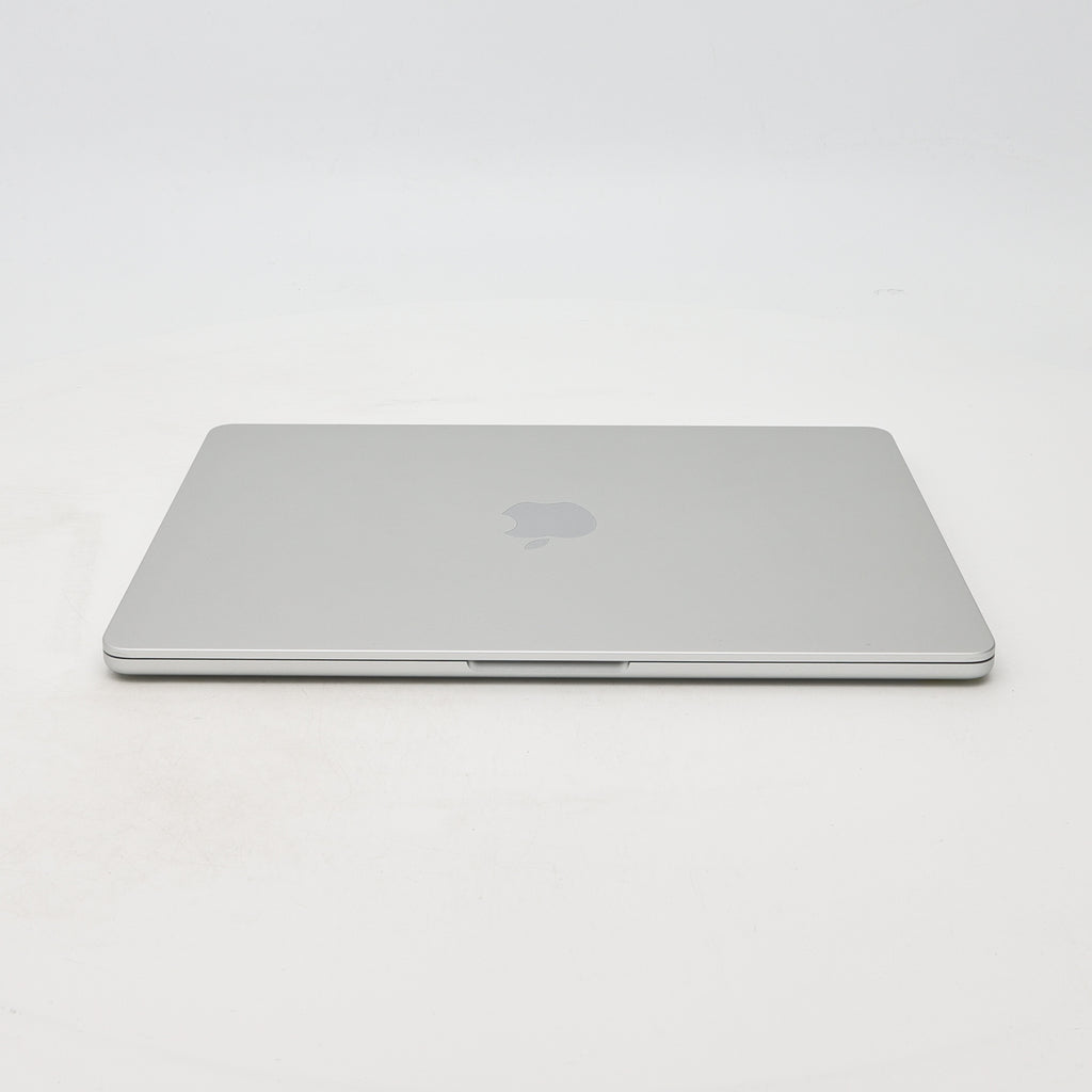 95新 Apple MacBook Air 22年 13寸 M2（8+10核） 8G RAM 512G SSD 銀色