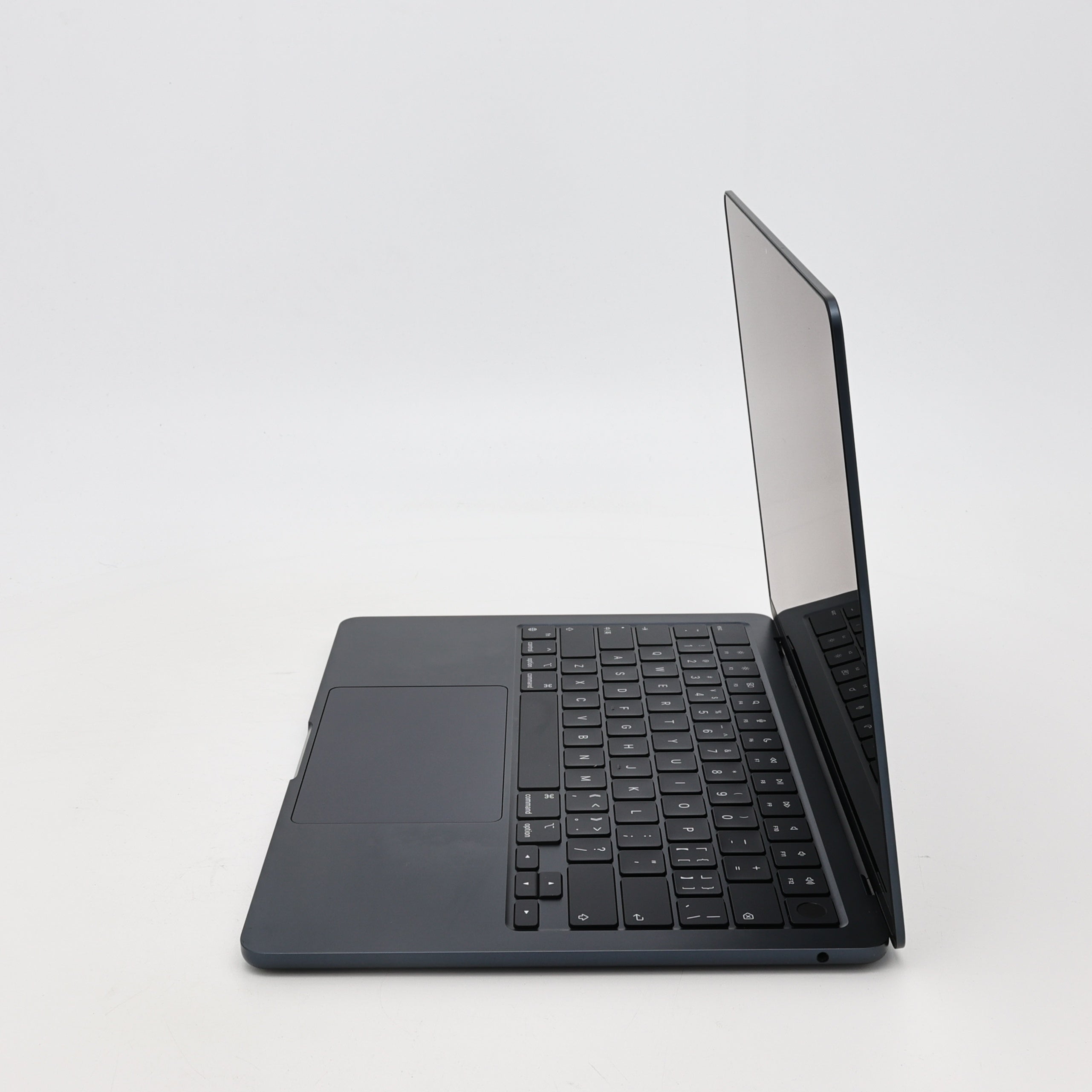 95新 Apple MacBook Air 22年 13寸 M2（8+8核） 8G RAM 256G SSD 午夜色