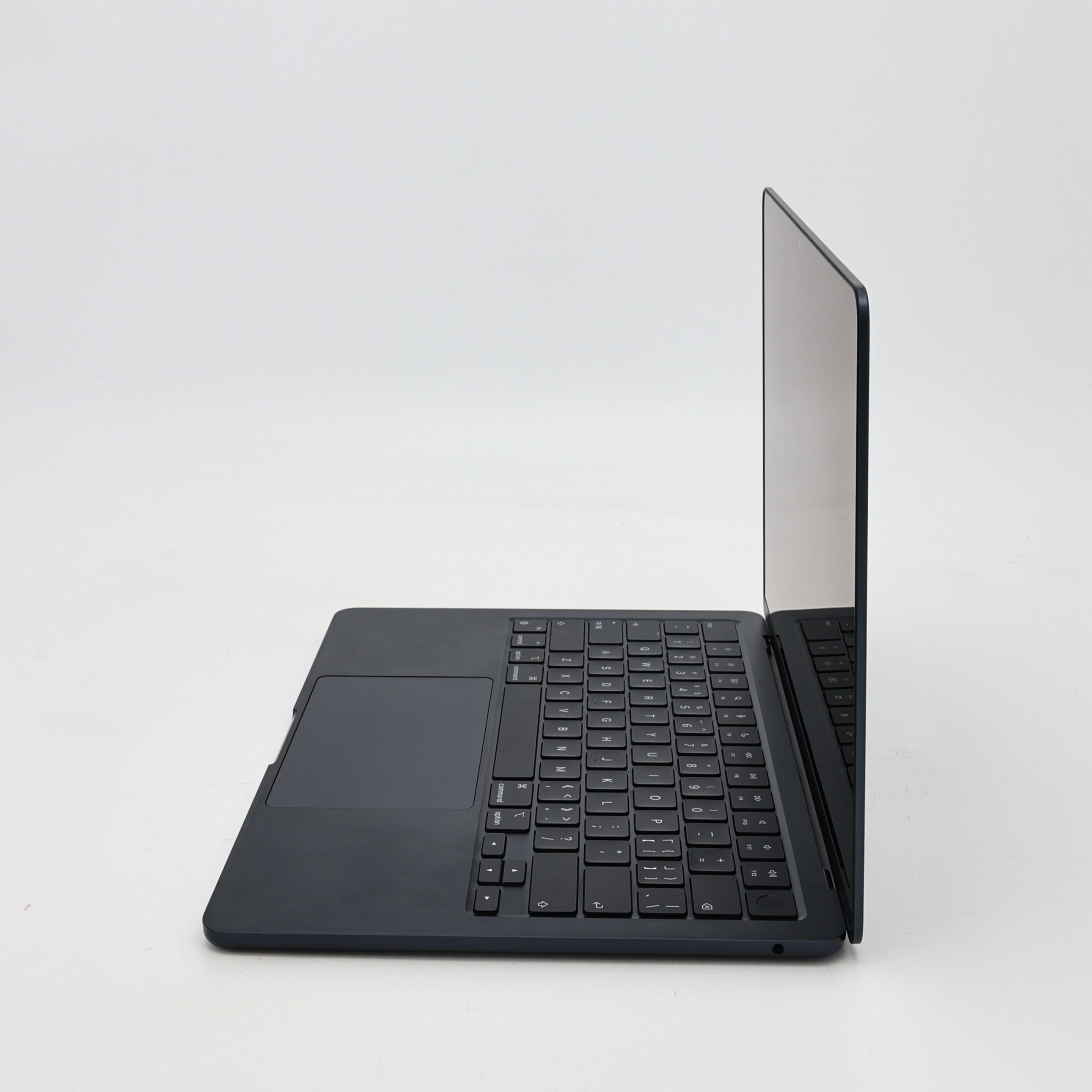 95新 Apple MacBook Air 22年 13寸 M2（8+8核） 8G RAM 256G SSD 午夜色