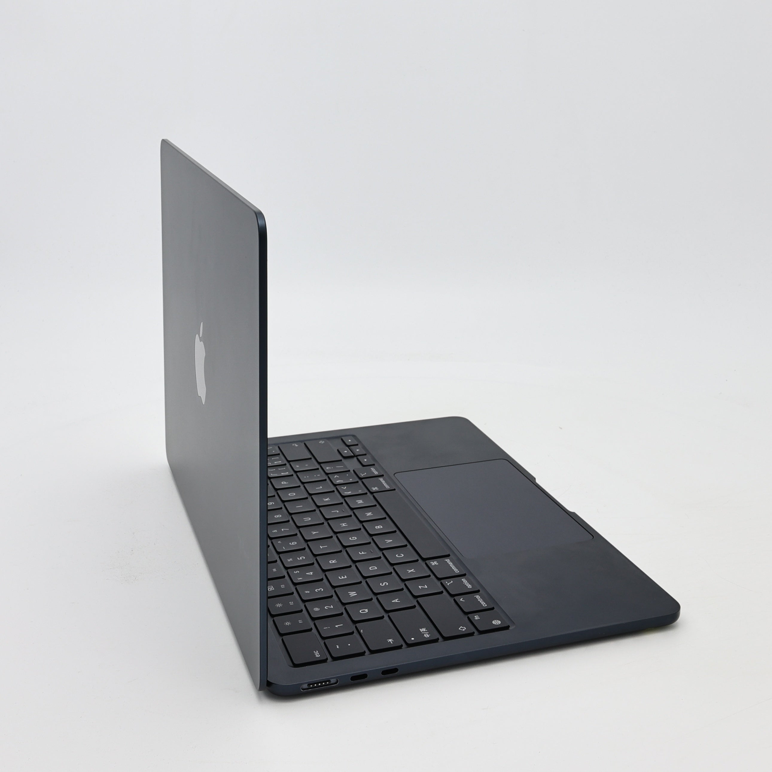 95新 Apple MacBook Air 22年 13寸 M2（8+8核） 8G RAM 256G SSD 午夜色
