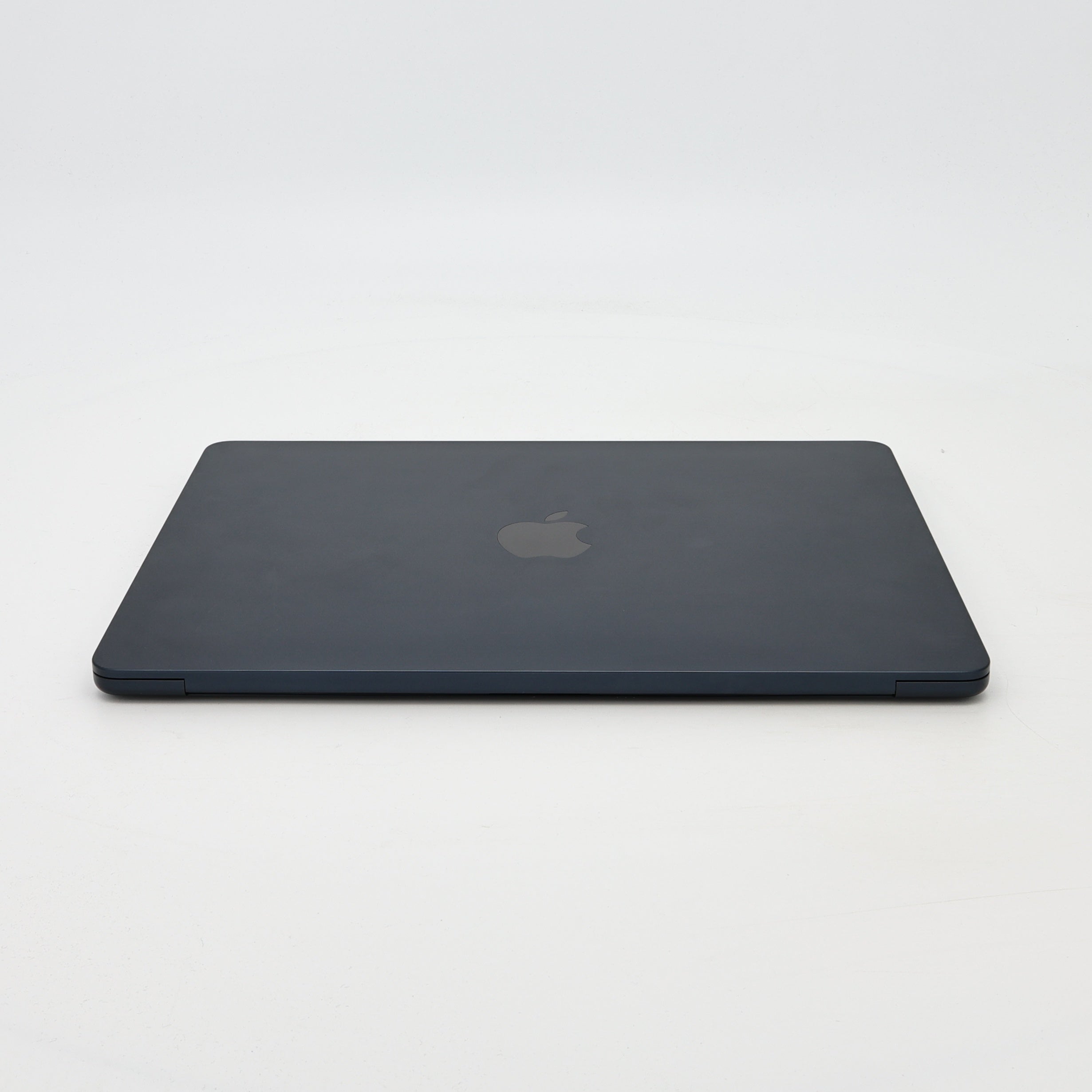 95新 Apple MacBook Air 22年 13寸 M2（8+8核） 8G RAM 256G SSD 午夜色