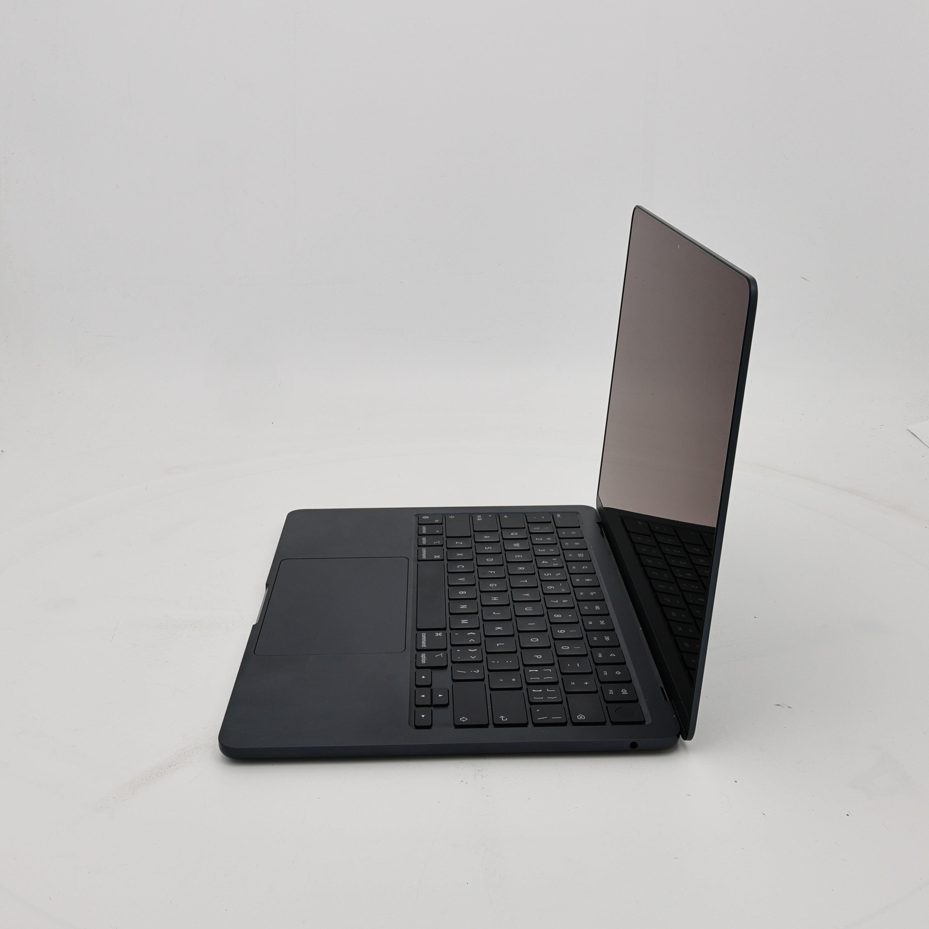 95新 Apple MacBook Air 22年 13寸 M2（8+8核） 8G RAM 256G SSD 午夜色