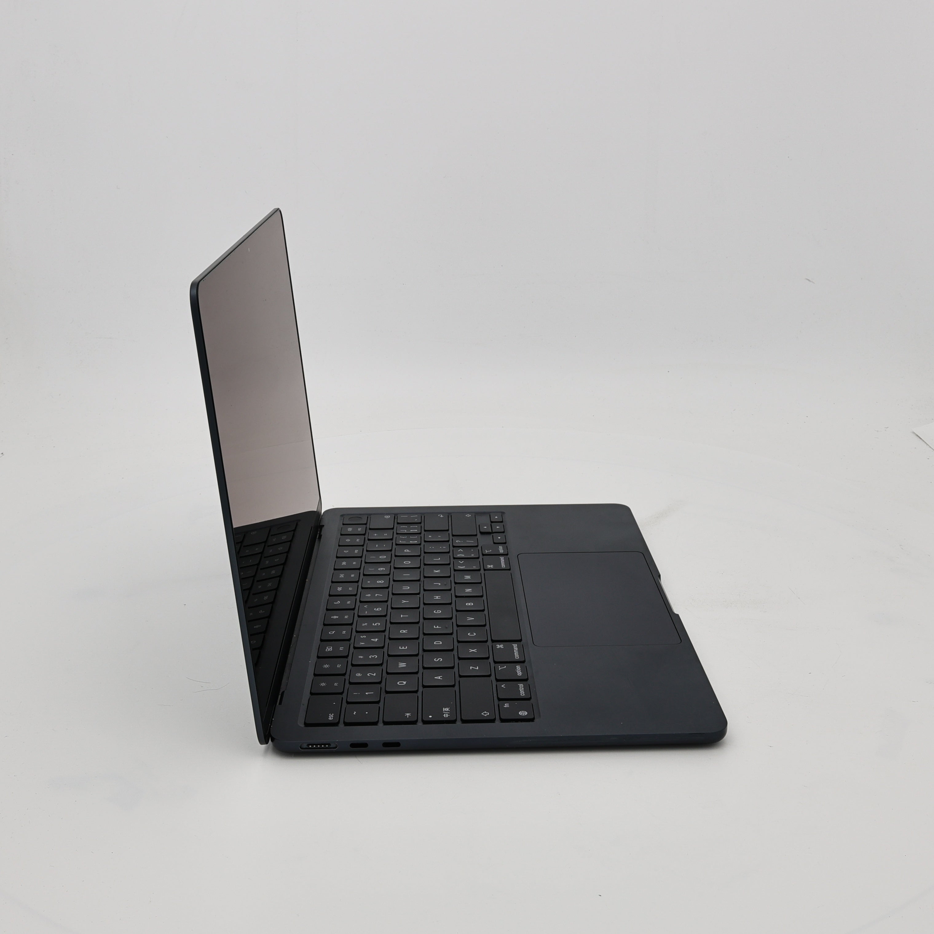 95新 Apple MacBook Air 22年 13寸 M2（8+8核） 8G RAM 256G SSD 午夜色