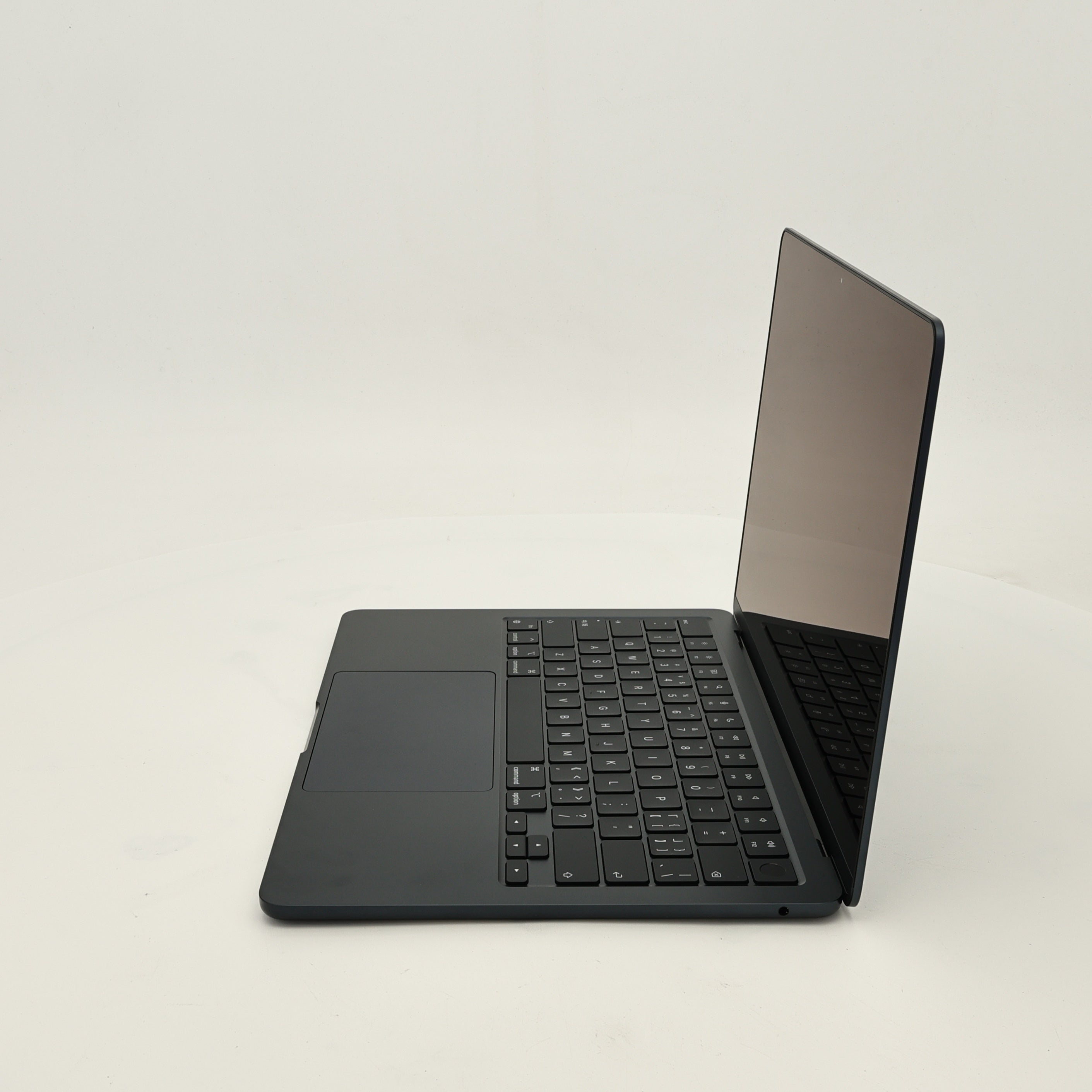 99新 Apple MacBook Air 22年 13寸 M2（8+8核） 8G RAM 256G SSD 午夜色
