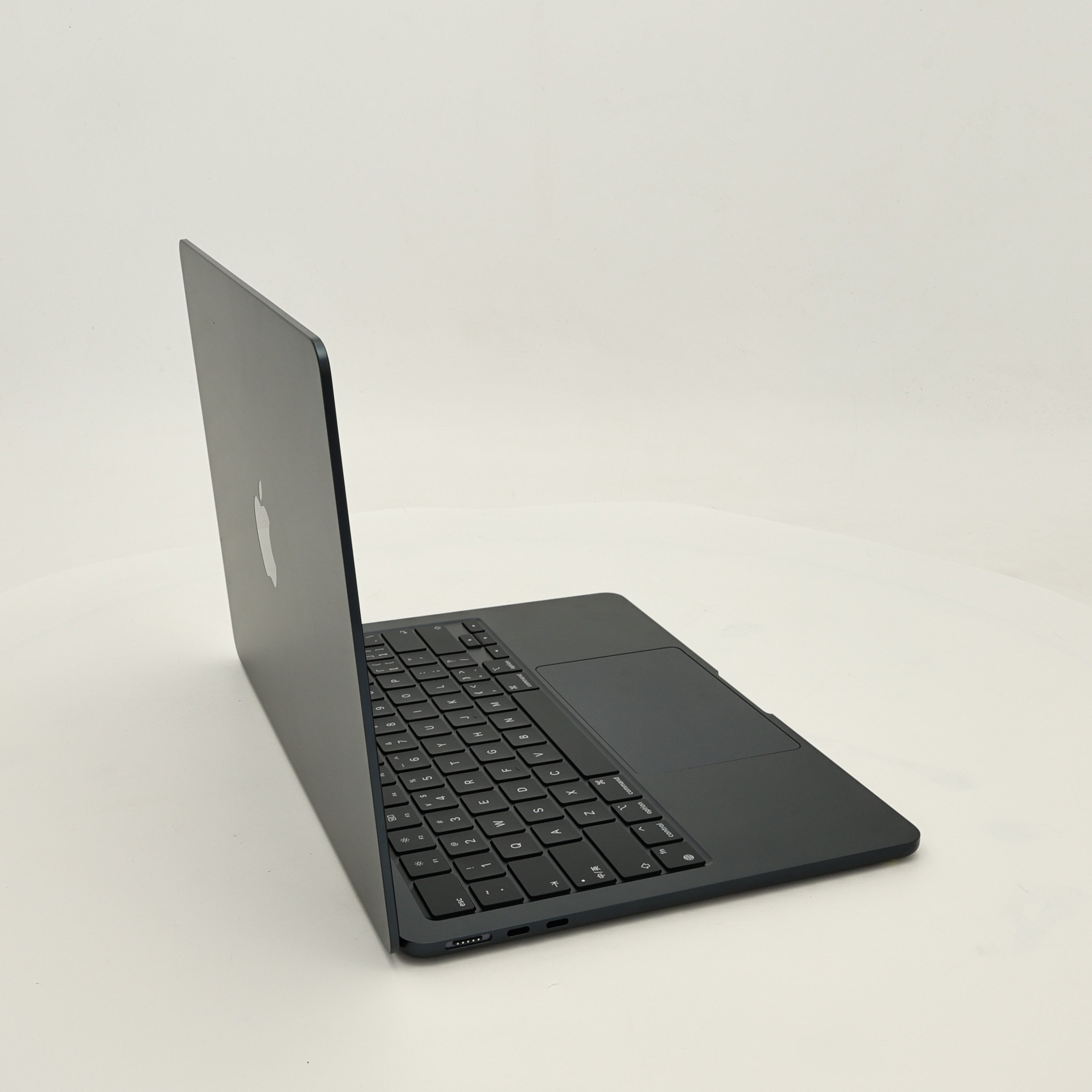 99新 Apple MacBook Air 22年 13寸 M2（8+8核） 8G RAM 256G SSD 午夜色