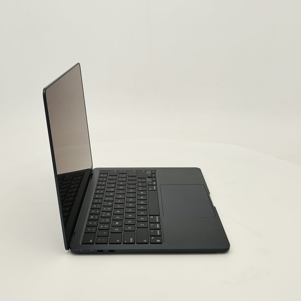 99新 Apple MacBook Air 22年 13寸 M2（8+8核） 8G RAM 256G SSD 午夜色
