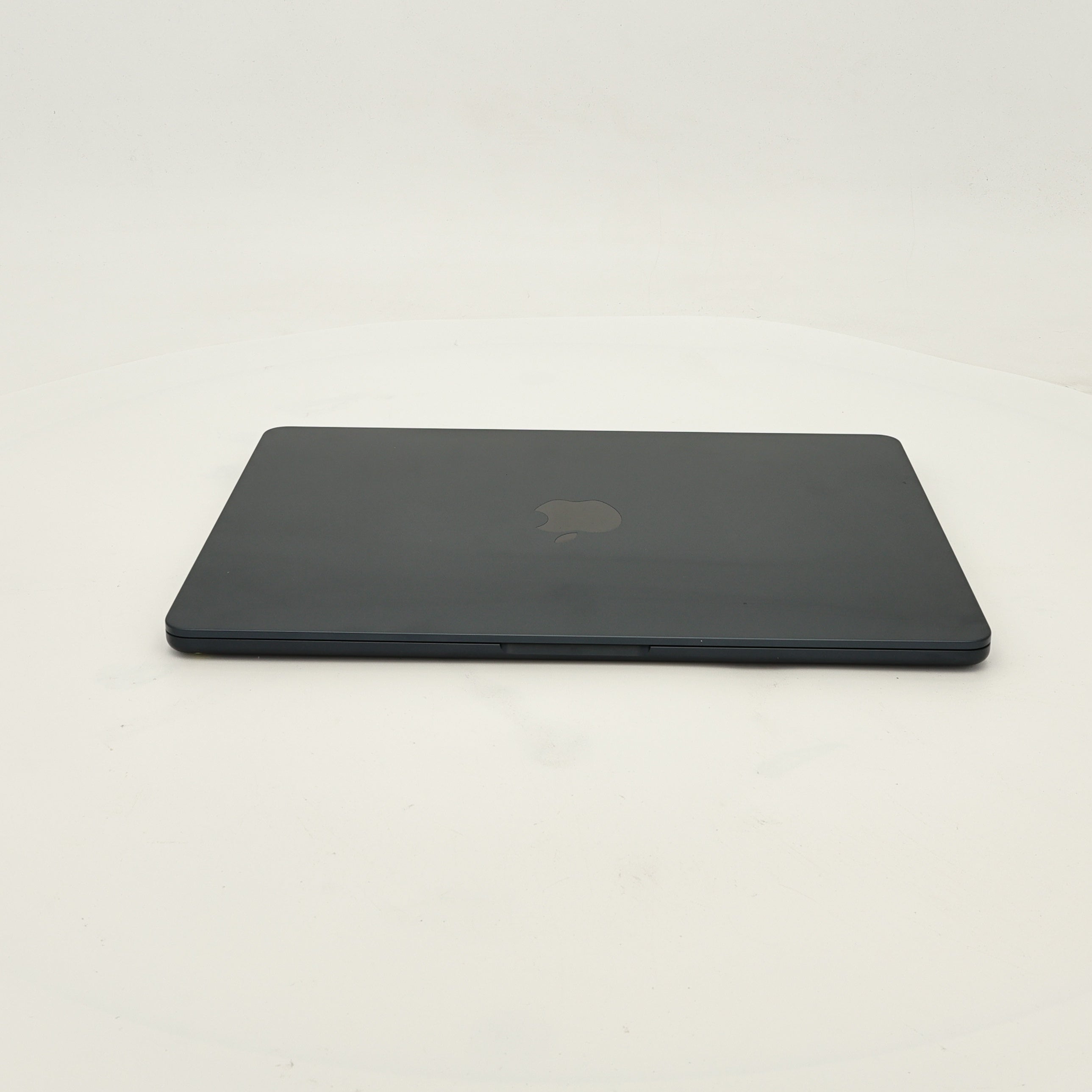 99新 Apple MacBook Air 22年 13寸 M2（8+8核） 8G RAM 256G SSD 午夜色