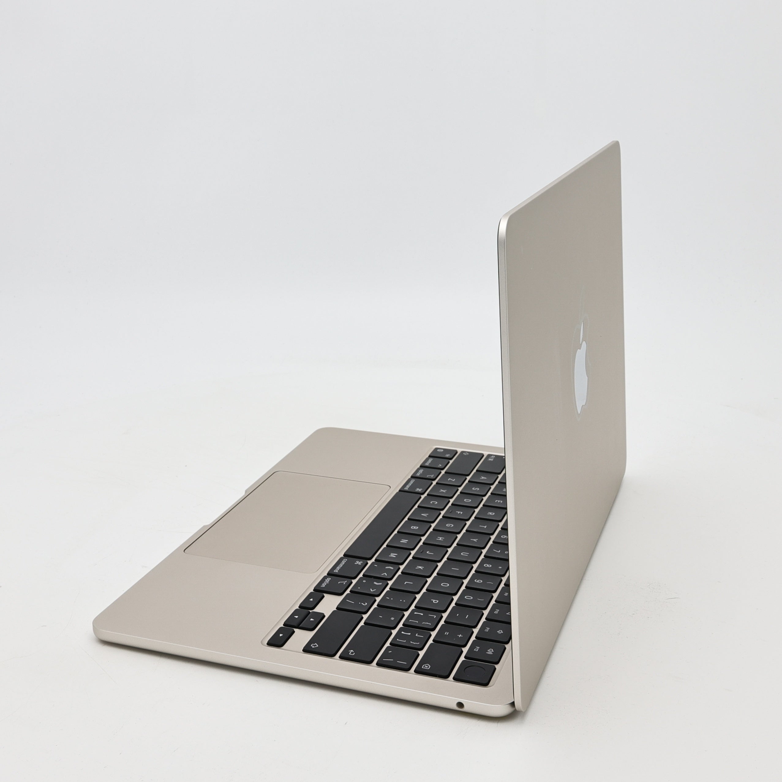 95新 Apple MacBook Air 22年 13寸 M2（8+8核） 8G RAM 256G SSD 星光色