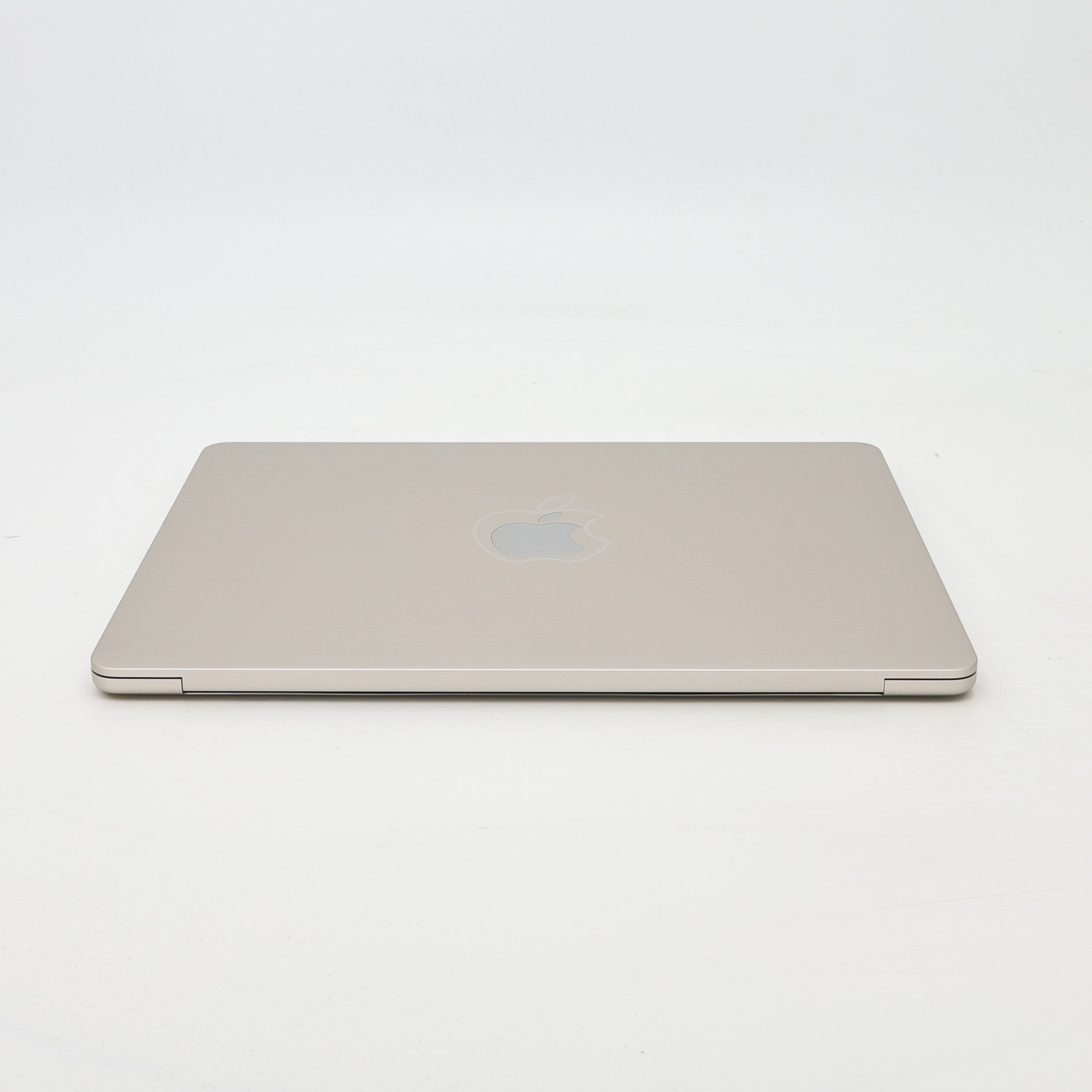 95新 Apple MacBook Air 22年 13寸 M2（8+8核） 8G RAM 256G SSD 星光色