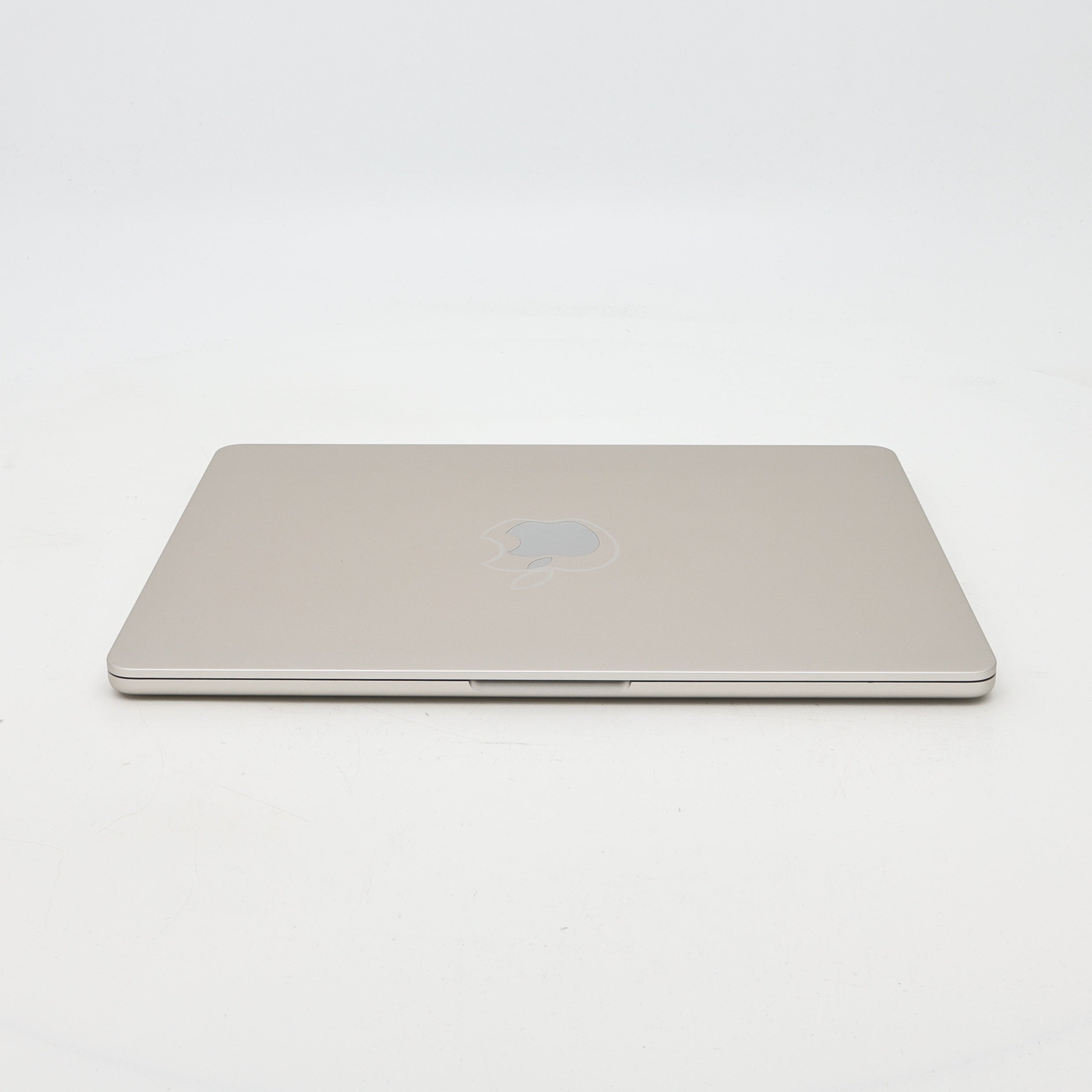 95新 Apple MacBook Air 22年 13寸 M2（8+8核） 8G RAM 256G SSD 星光色