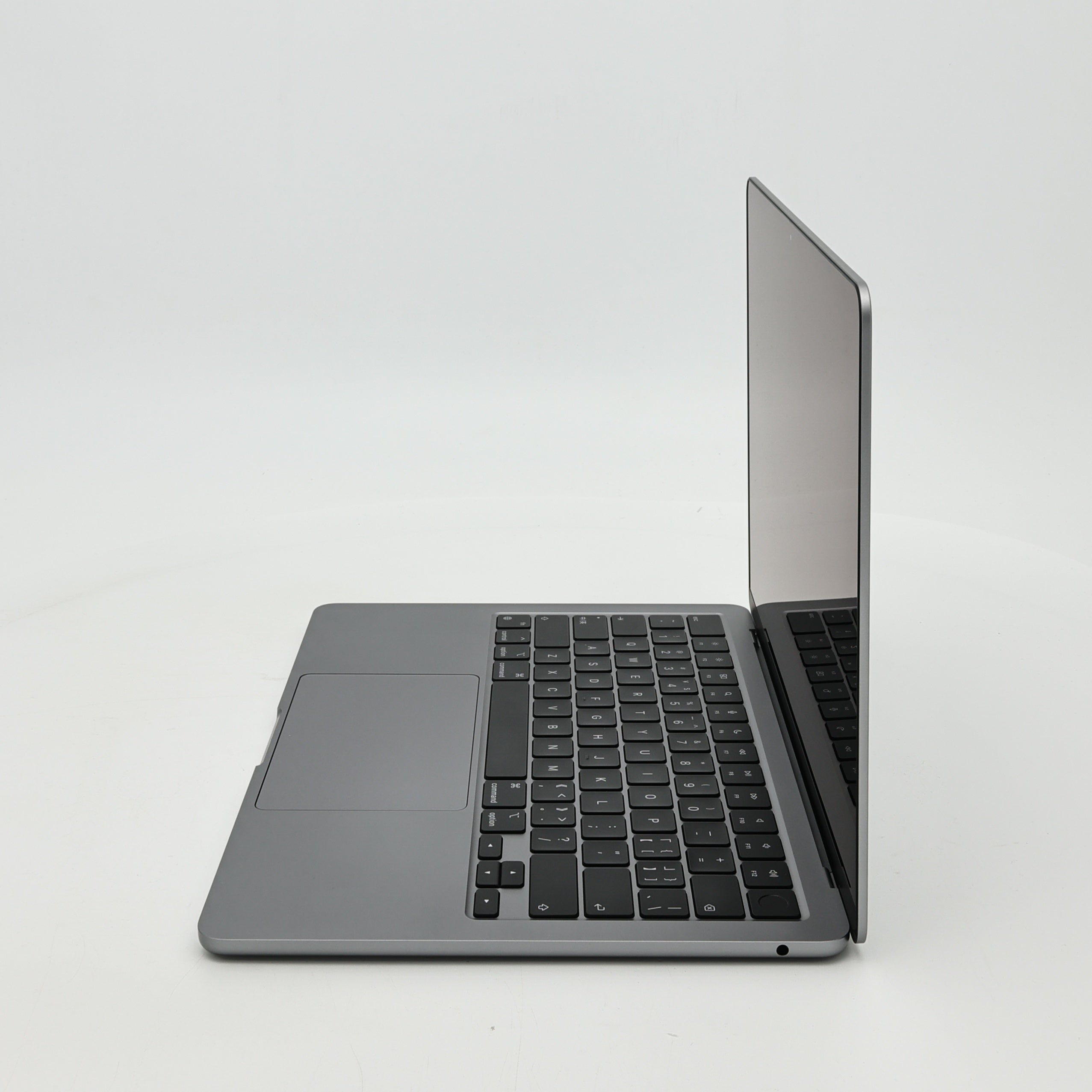 95新 Apple MacBook Air 22年 13寸 M2（8+8核） 8G RAM 256G SSD 深空灰色