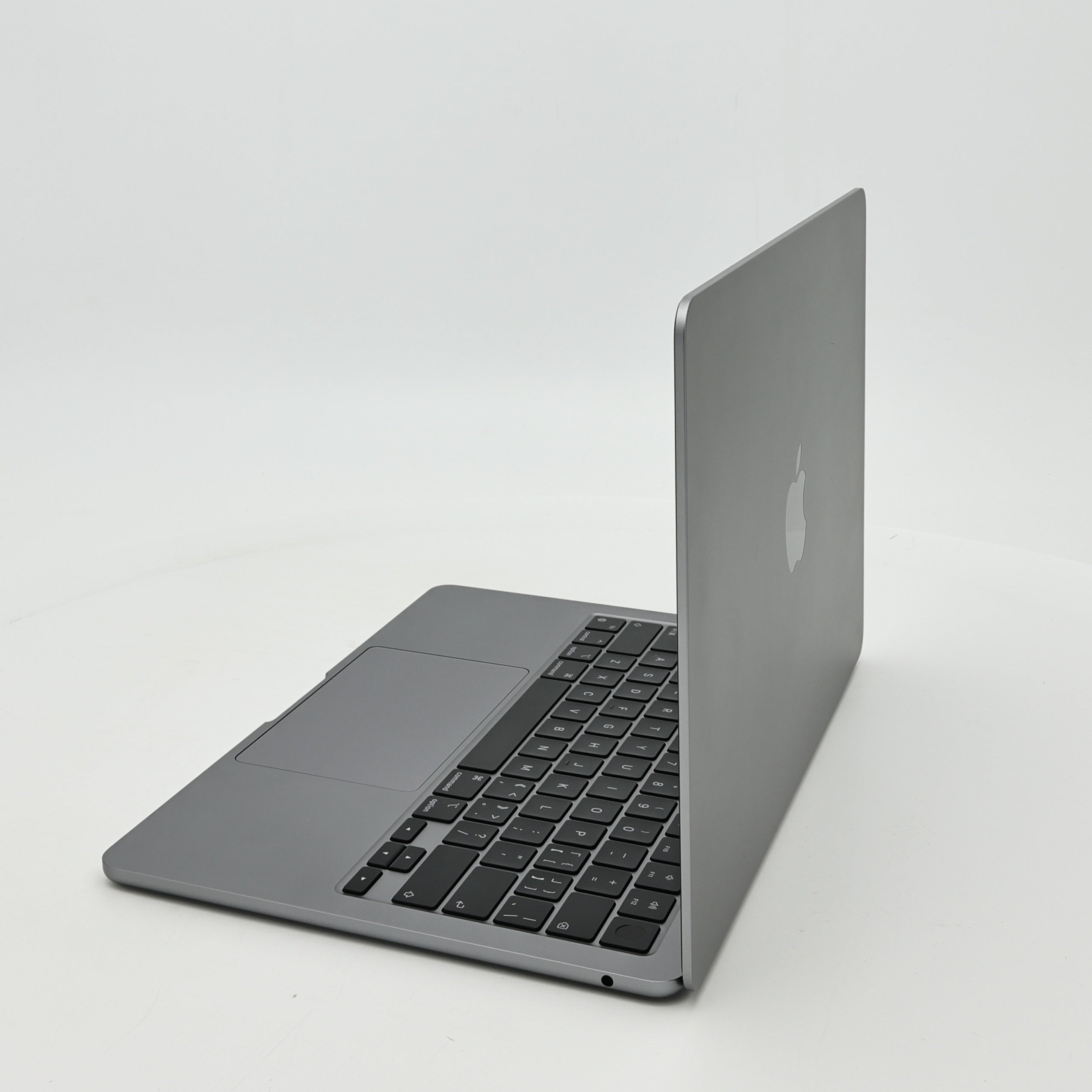 95新 Apple MacBook Air 22年 13寸 M2（8+8核） 8G RAM 256G SSD 深空灰色