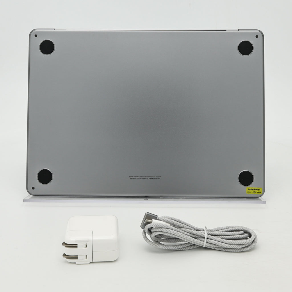 95新 Apple MacBook Air 22年 13寸 M2（8+8核） 8G RAM 256G SSD 深空灰色