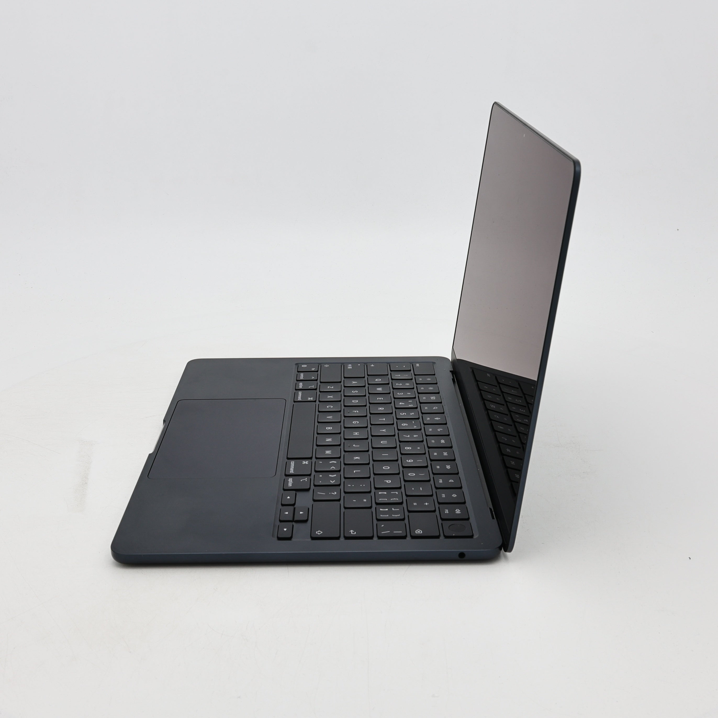 95新 Apple MacBook Air 22年 13寸 M2（8+8核） 8G RAM 256G SSD 午夜色