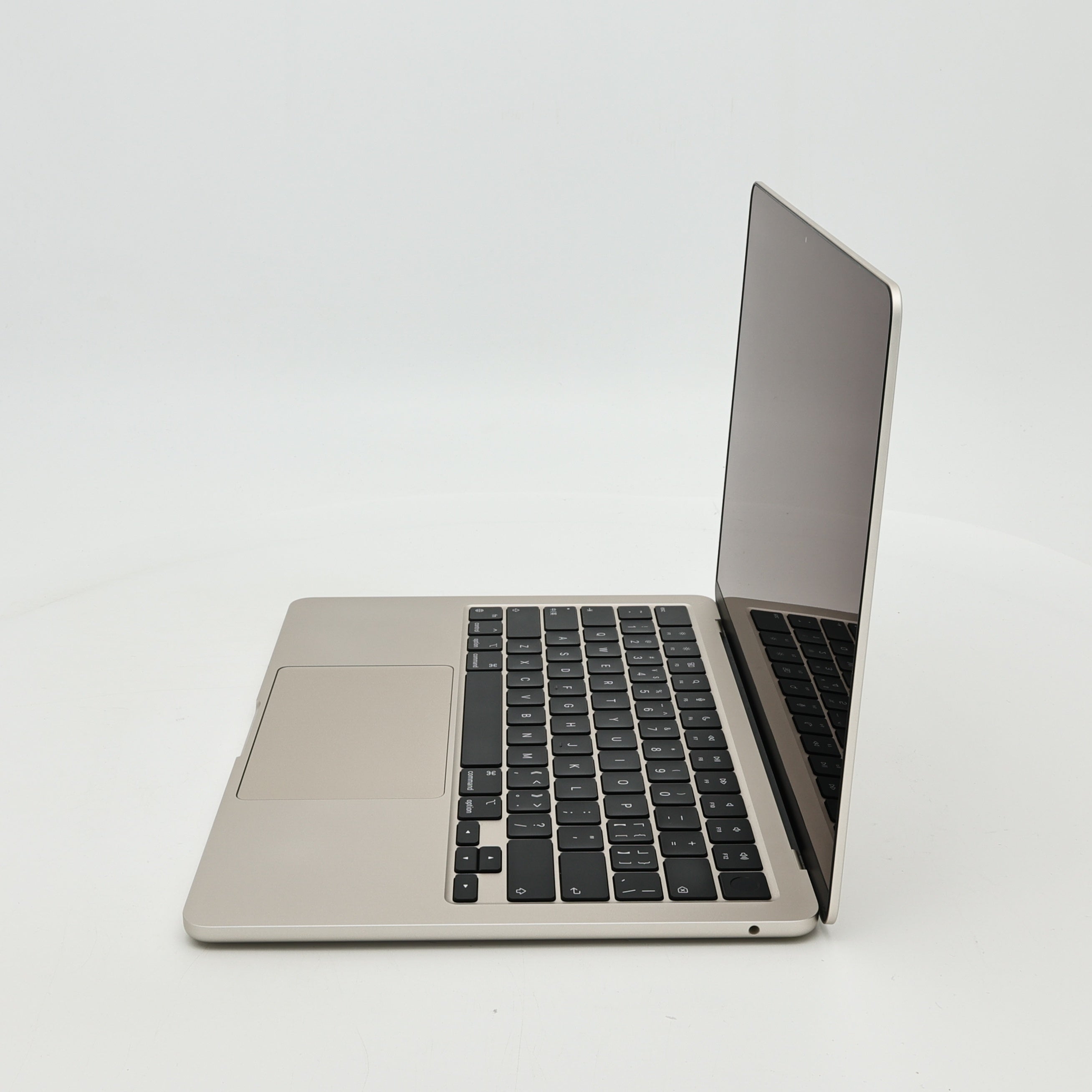 95新 Apple MacBook Air 22年 13寸 M2（8+8核） 8G RAM 256G SSD 星光色
