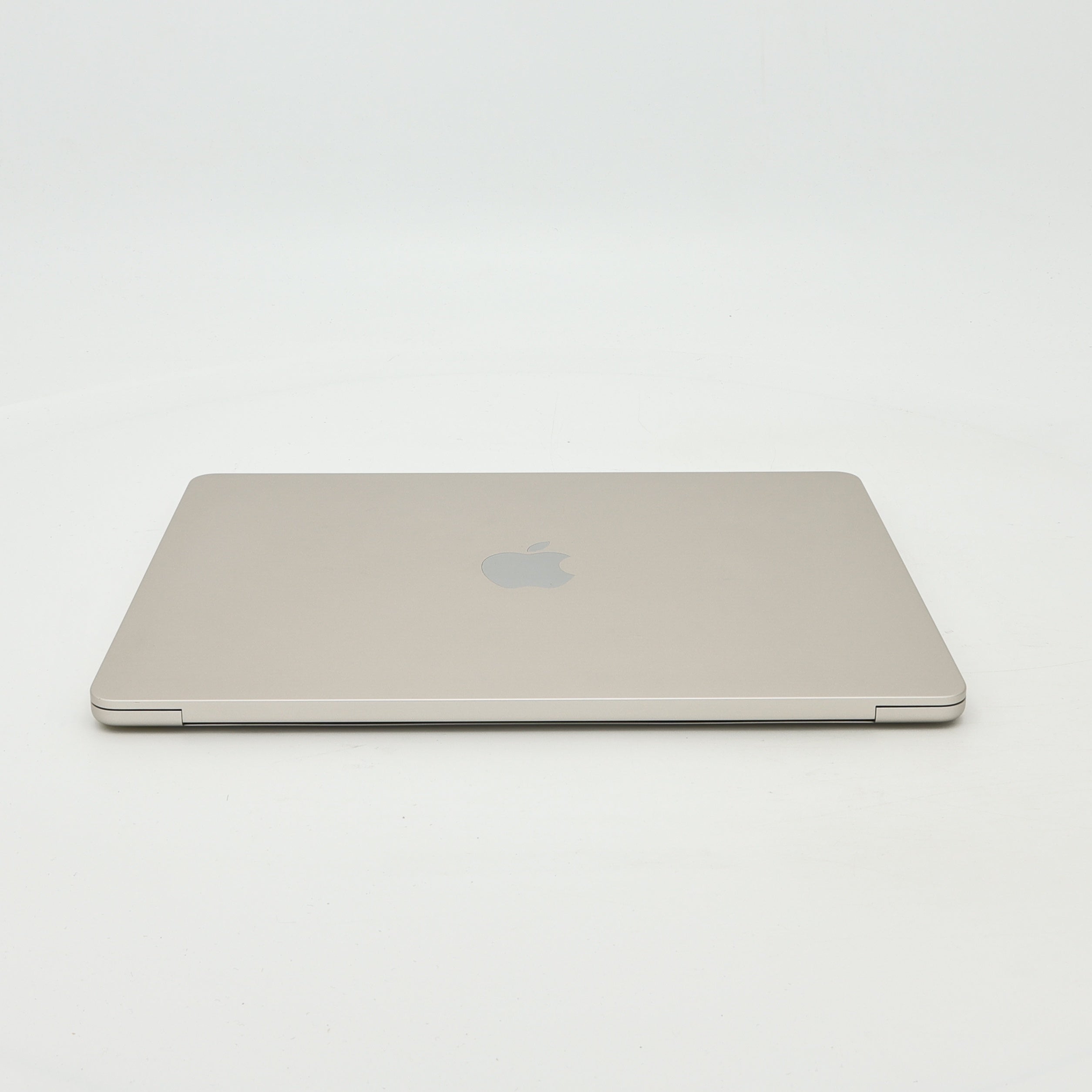95新 Apple MacBook Air 22年 13寸 M2（8+8核） 8G RAM 256G SSD 星光色
