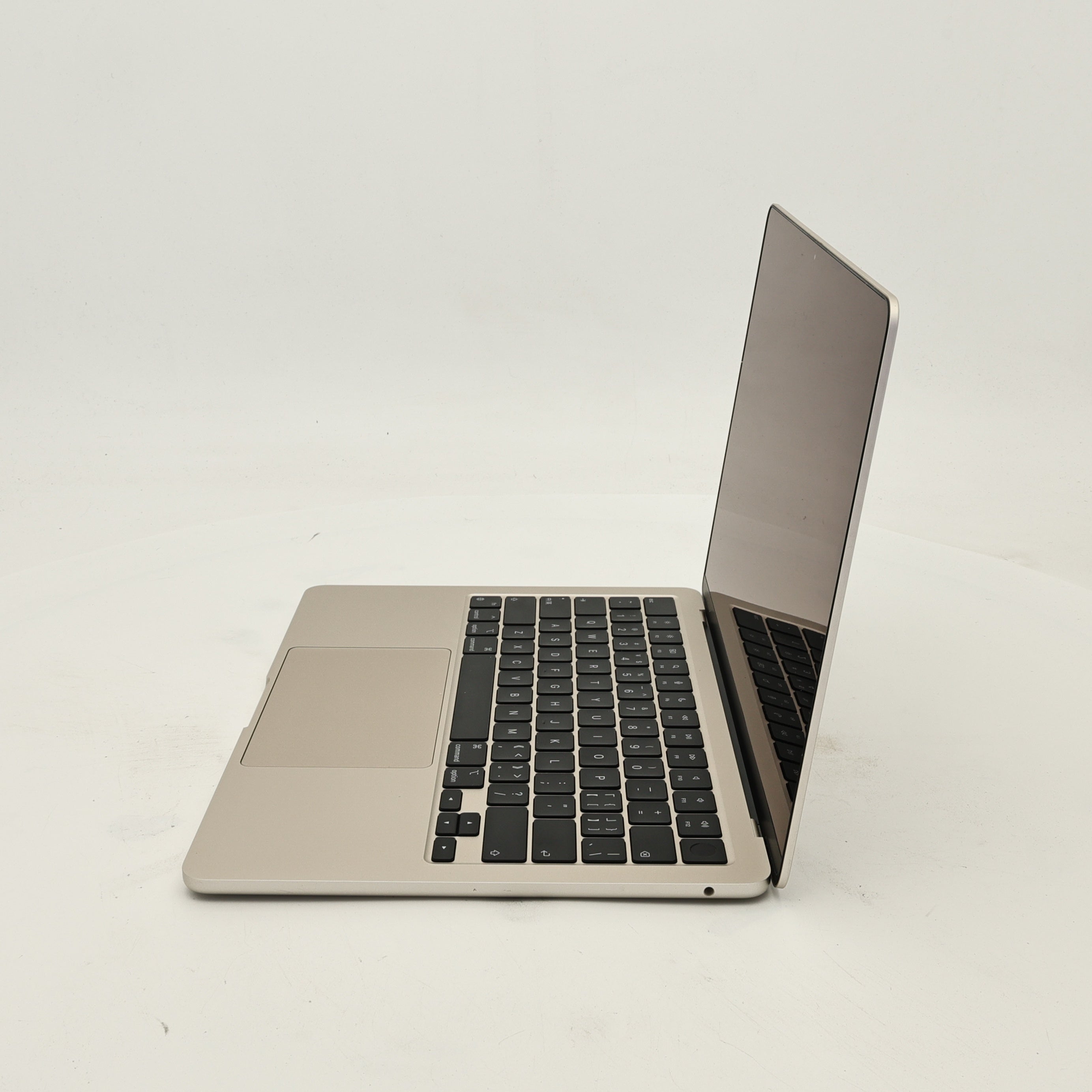 99新 Apple MacBook Air 22年 13寸 M2（8+8核） 8G RAM 256G SSD 星光色