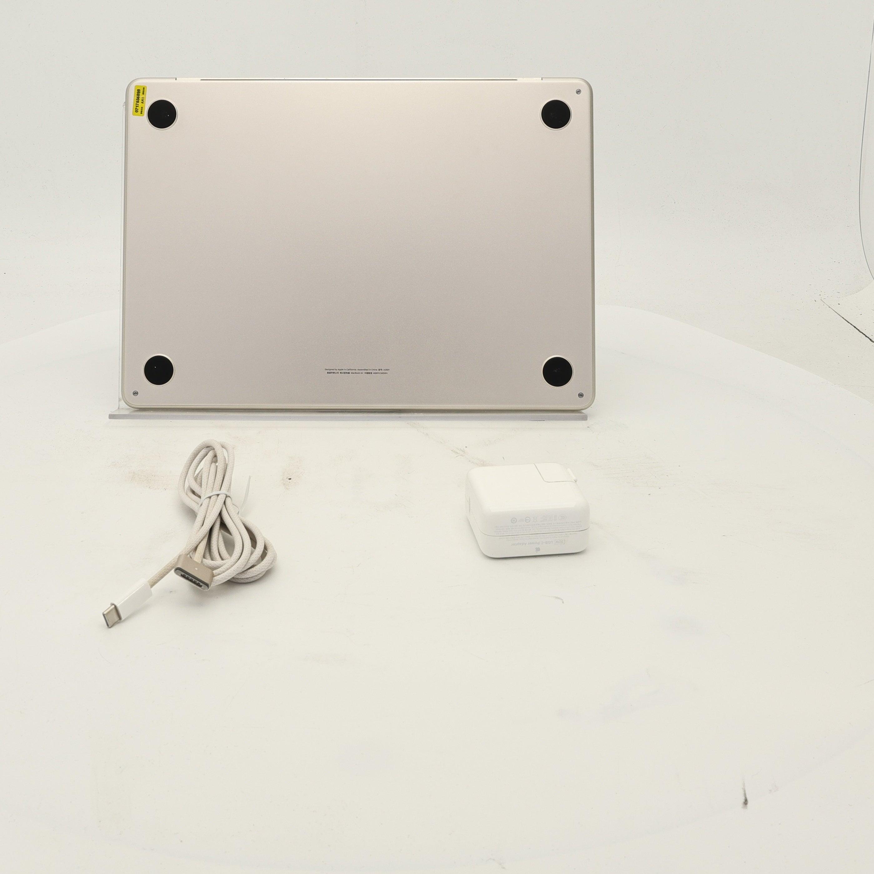 99新 Apple MacBook Air 22年 13寸 M2（8+8核） 8G RAM 256G SSD 星光色