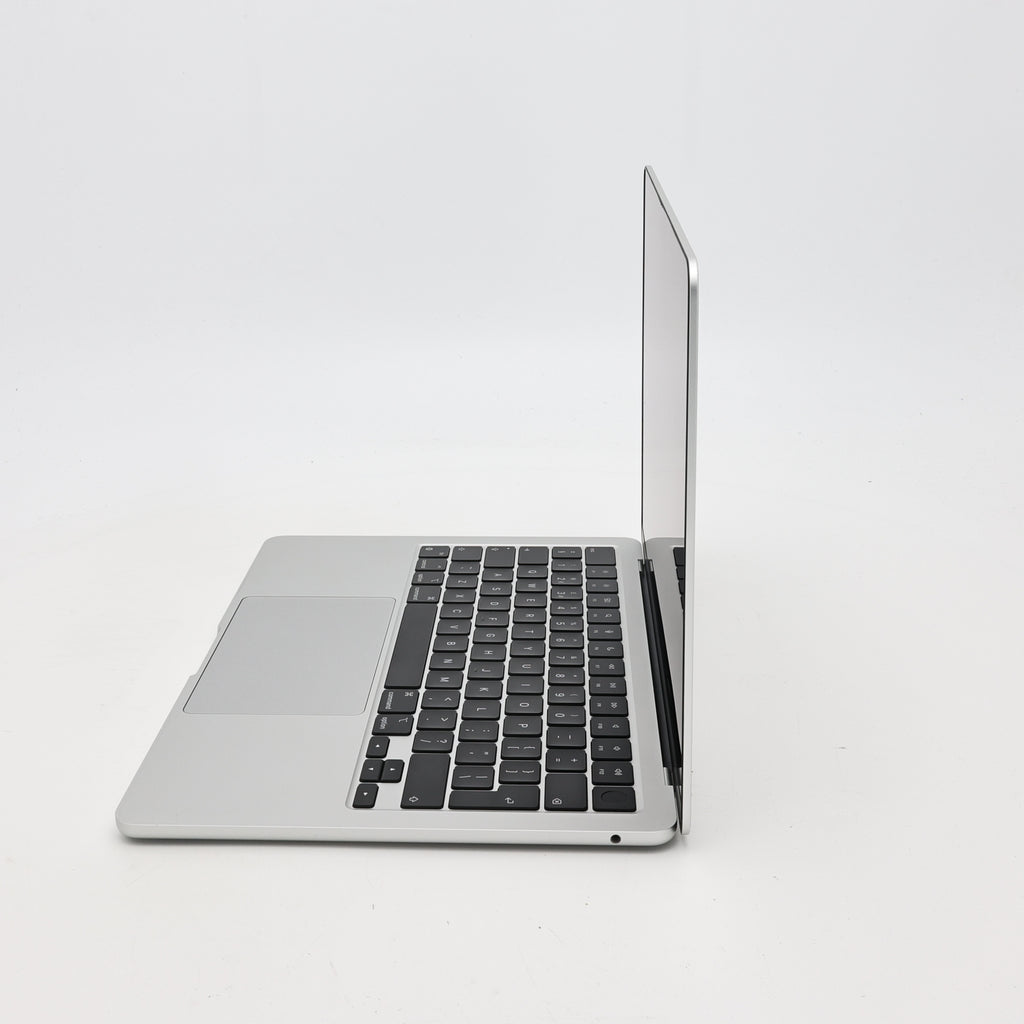 95新 Apple MacBook Air 22年 13寸 M2（8+8核） 8G RAM 256G SSD 銀色